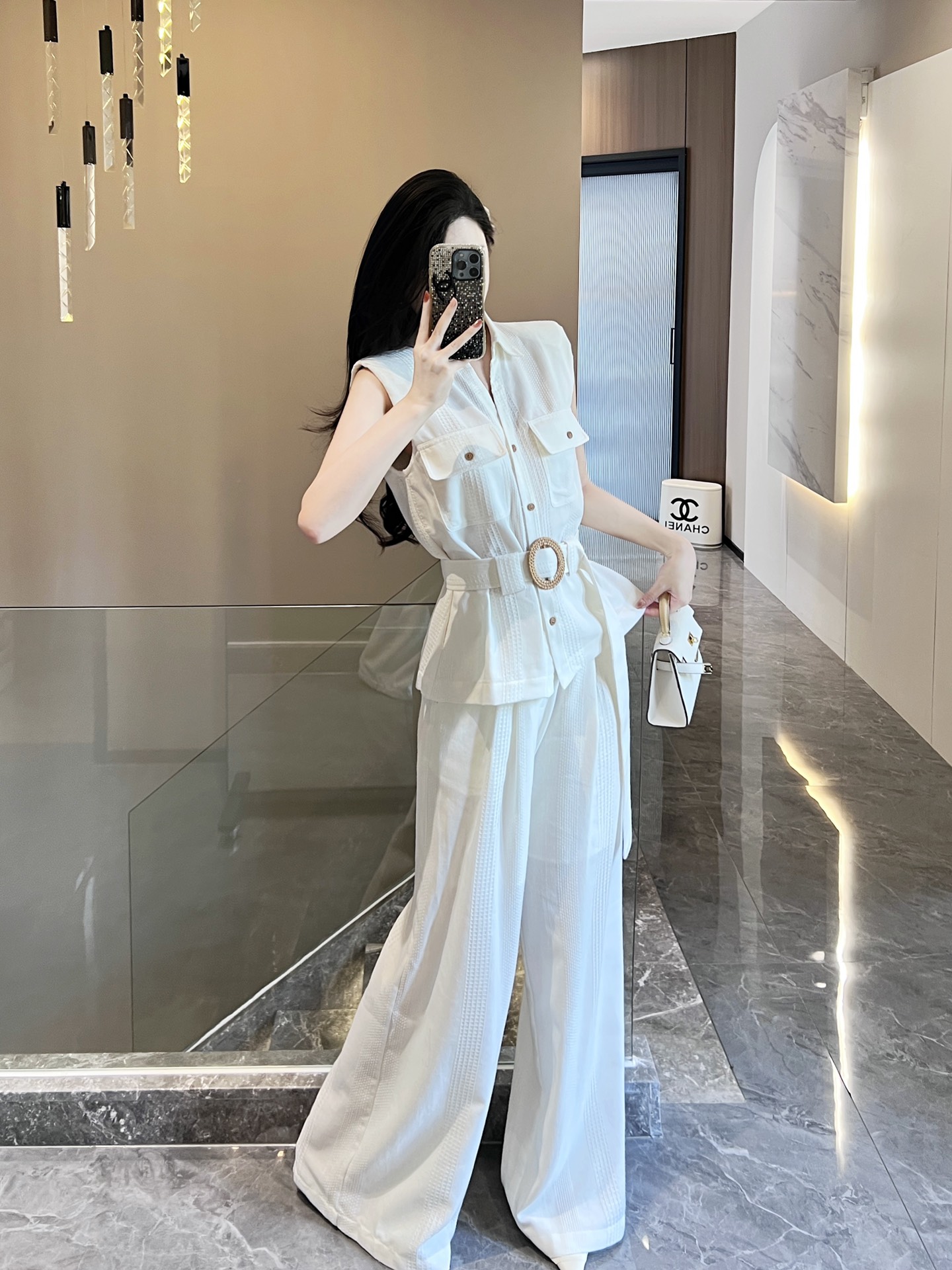 NO:823237,The highest version on the market, the girl inspects the goods, trims the three marks on the threads, pictures the goods and takes videos. If you want quality or service, please add me on WeChat. We do not accept urgent orders. Style number G26050427 ZIMMERMA*N Zimmerman Australian brand high-end boutique custom linen blend old money style fashionable two-piece suit!  Textured woven splicing with flap pockets and a belt to cinch the waist for a slimming V-lapel sleeveless top with high-waisted straight-leg wide-leg trousers!  Off-white, (size M shoulder width 41 with shoulder pads, bust 96, length 61; waist 68, pants length 106), Zimmerman-Clothing,19860909市面最高版本小妹验货、修剪线头上三标、货可图及拍视频,要品质要服务的加我微信,不接急单.款号G26050427 ZIMMERMA*N兹默曼澳洲品牌高端精品定制亚麻混纺老钱风时尚两件套装！肌理感编织拼接翻盖口袋搭配腰带收腰显瘦V字翻领无袖上衣高腰直筒阔腿长裤！米白色, （M码肩宽41有垫肩,胸围96,衣长61；腰围68,裤长106）,兹默曼-服装,,Women's clothing