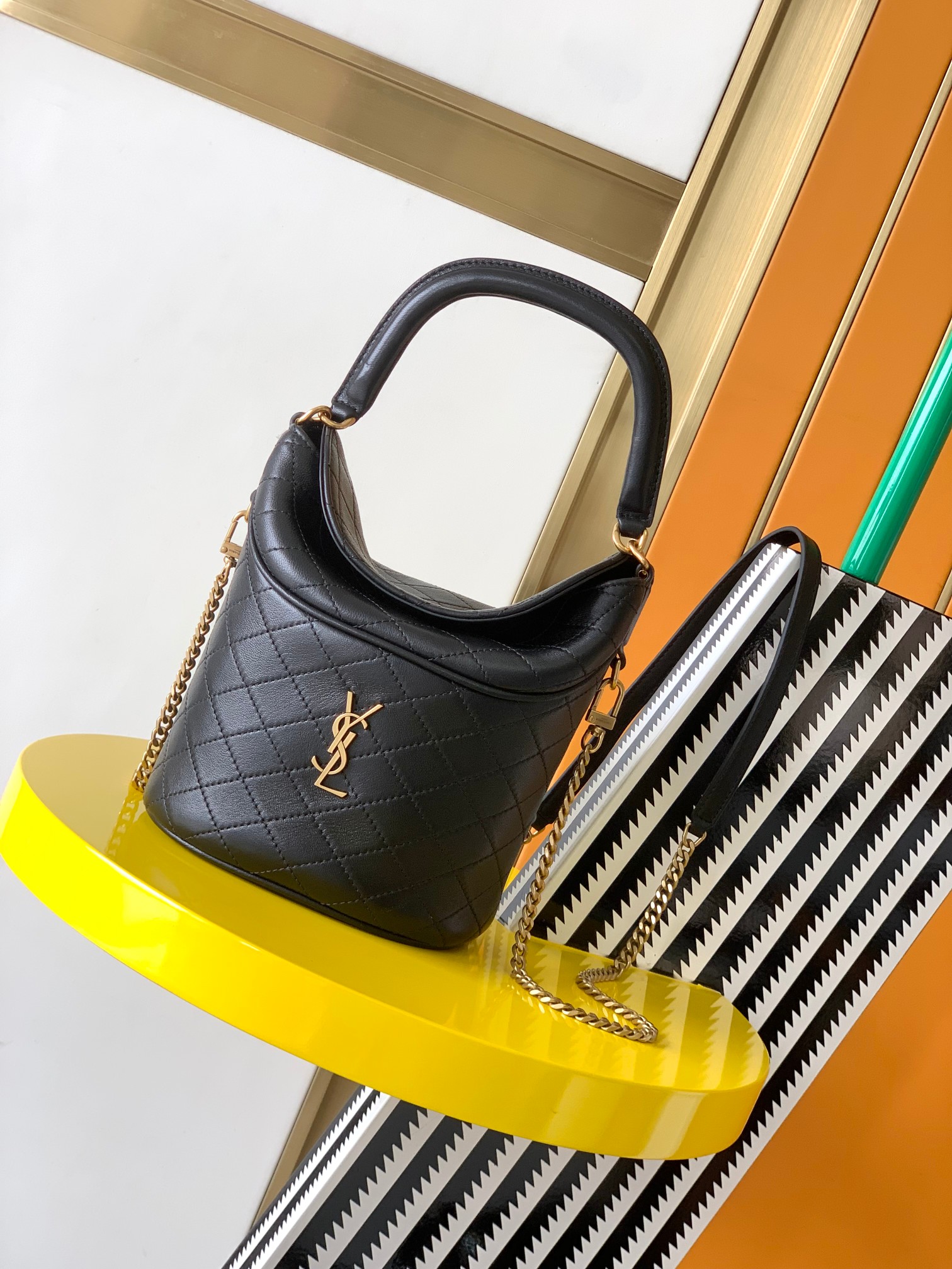 【送料込】Saint Laurent Jamie ラージ ポーチ スエード 国内発送【Saint Laurent】JAMIE ラージ ポーチ スエード 直営