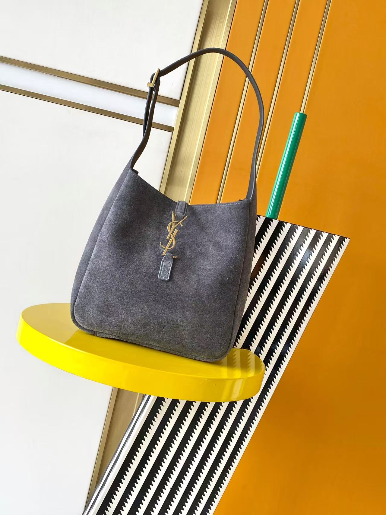 حقيبة يد YSL Hobo من الجلد الأصلي بتصميم كلاسيكي وأنيق