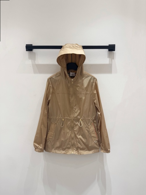 BURBERRY Women's Sun Protective Windbreaker: Lightweight, Breathable, Stylish