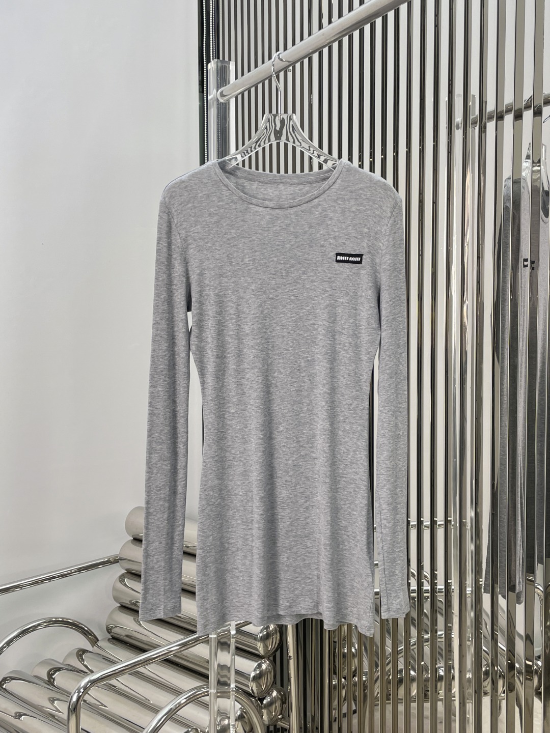 NO:307724,New style! Latest MIU 25NEW grey base, long-sleeved T-shirt. Size: SML, miumiu,tees, t-shirt, alexander wang19860909新款! 最新MIU 25NEW 灰色打底,长袖T恤.尺码:SML,,miumiu,tees，t-shirt,alexander wang,Women's clothing