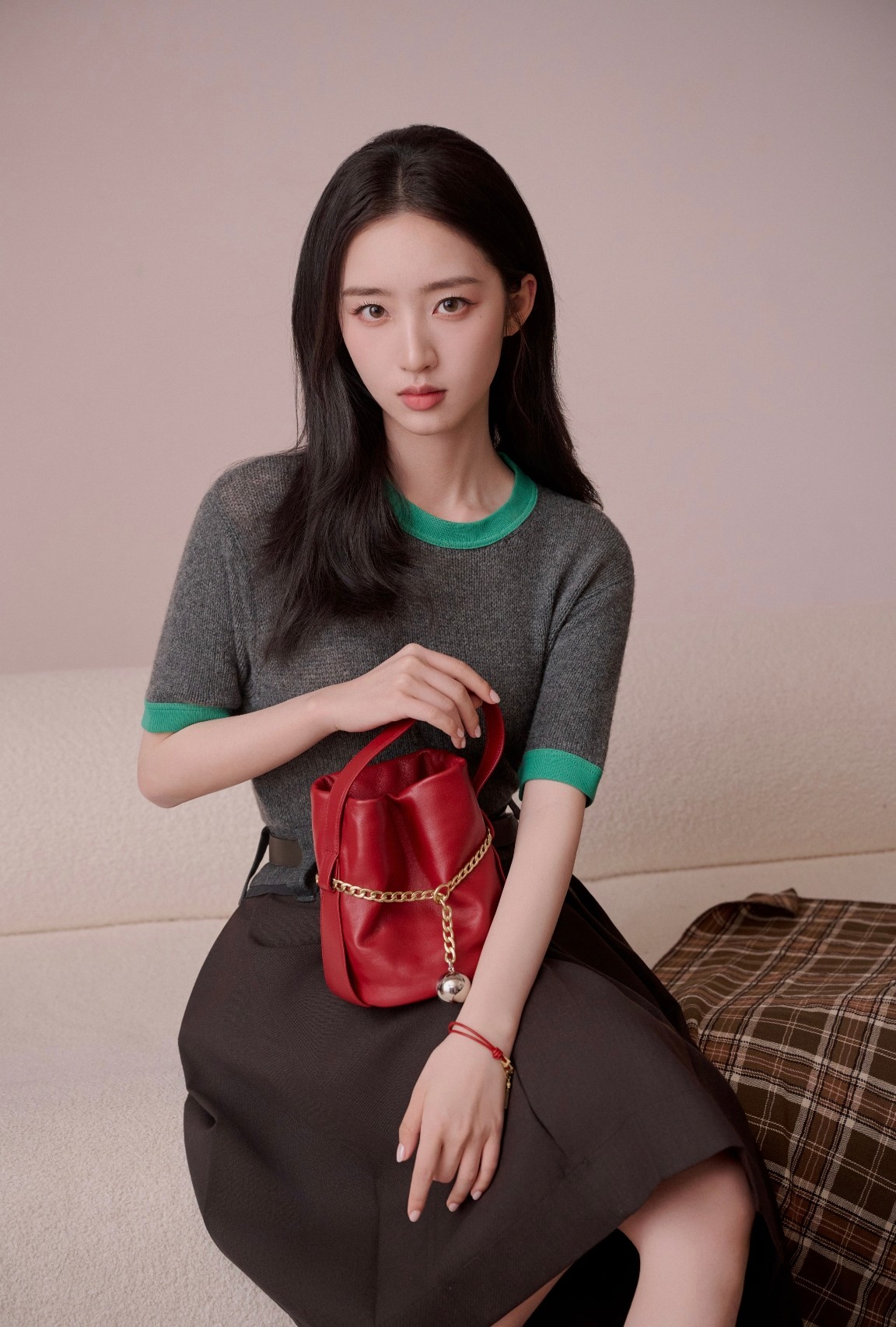 NO:748743,[Love] New style [Love]!  The latest PR 26NEW triangle logo color-blocked cashmere short-sleeved knitted top. Size SML.,,T-shirt,19860909[爱心]新款[爱心]！最新PR 26NEW 三角标拼色羊绒短袖针织上衣.尺码SML.,,T-shirt,,Women's clothing