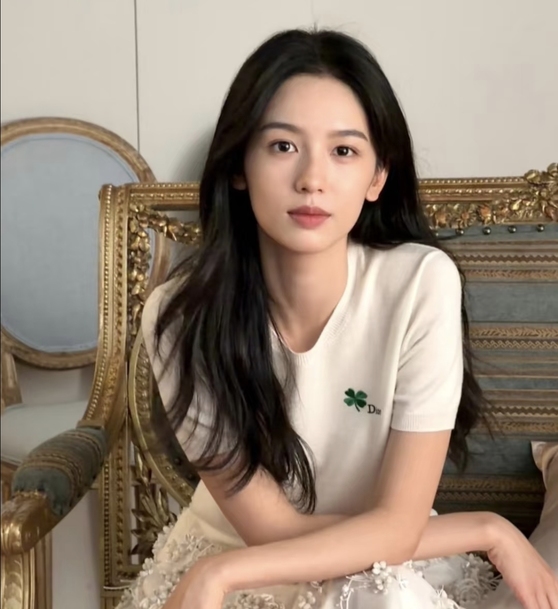 NO:740599,[Love] New style [Love]!  The latest D 26NEW four-leaf clover letter embroidered short-sleeved knitted top. Size SML.,,T-shirt,19860909[爱心]新款[爱心]！最新D 26NEW 四叶草字母刺绣短袖针织上衣.尺码SML.,,T-shirt,,Women's clothing