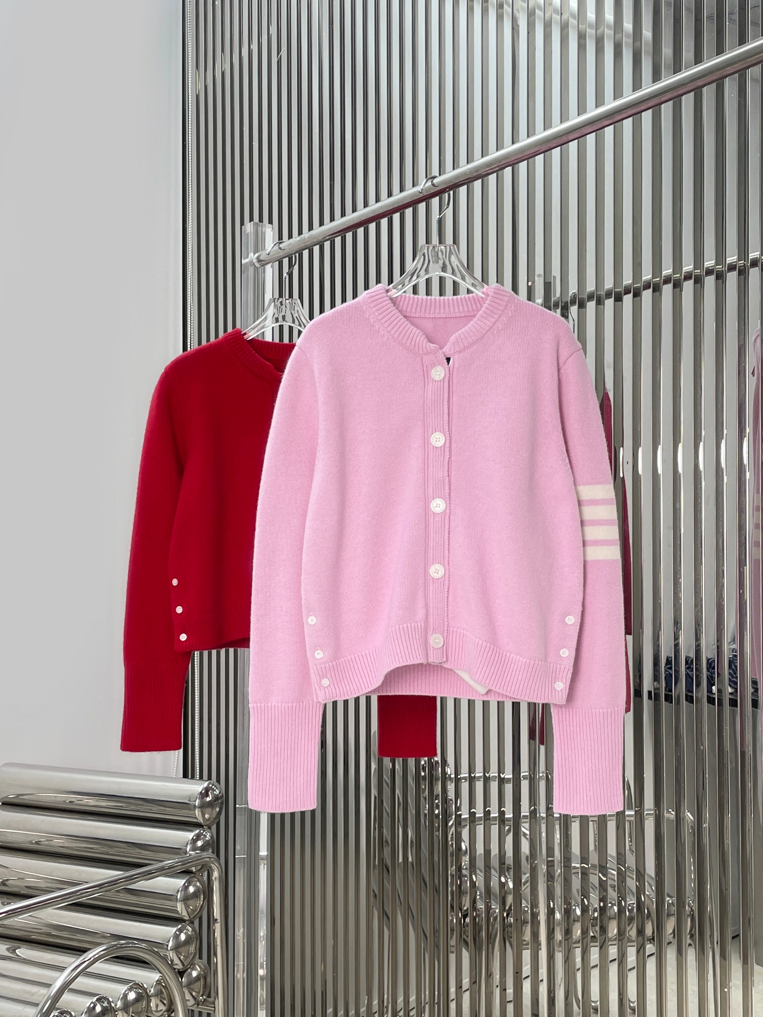 NO:776037,Actual pictures!  The latest TB 26NEW wool puppy print cardigan. Color pink, red. Size SML., Thom Browne-clothing,thom browne,19860909实拍图！最新TB 26NEW 羊毛小狗印花开衫.颜色粉、红.尺码SML.,汤姆布朗-服装,thom browne,,Women's clothing