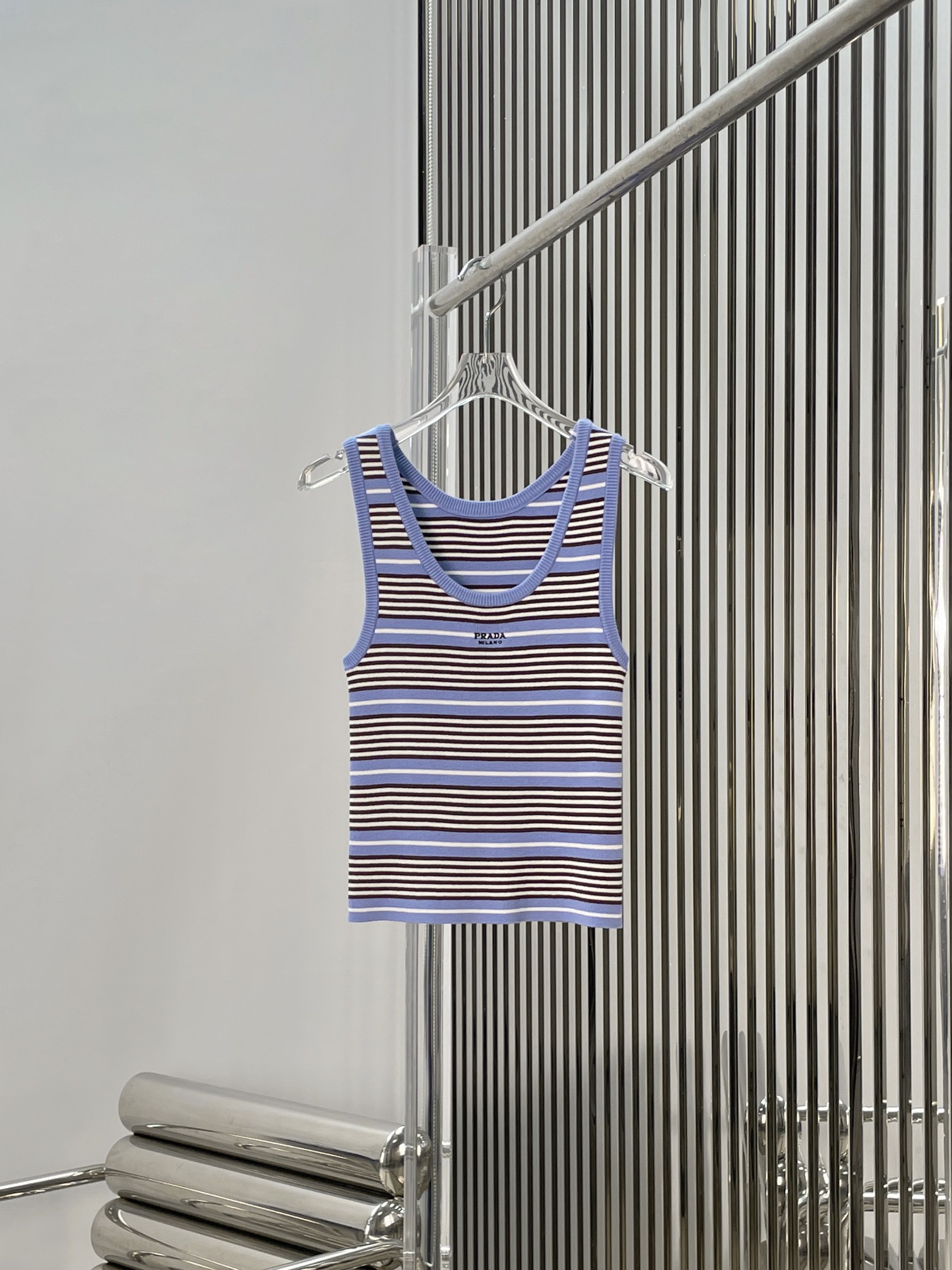 NO:740627,[Love] New style [Love]!  The latest PR 26NEW letter embroidered striped patchwork knitted vest. Size SML.,,19860909[爱心]新款[爱心]！最新PR 26NEW 字母刺绣条纹拼接针织背心.尺码SML.,,,Women's clothing