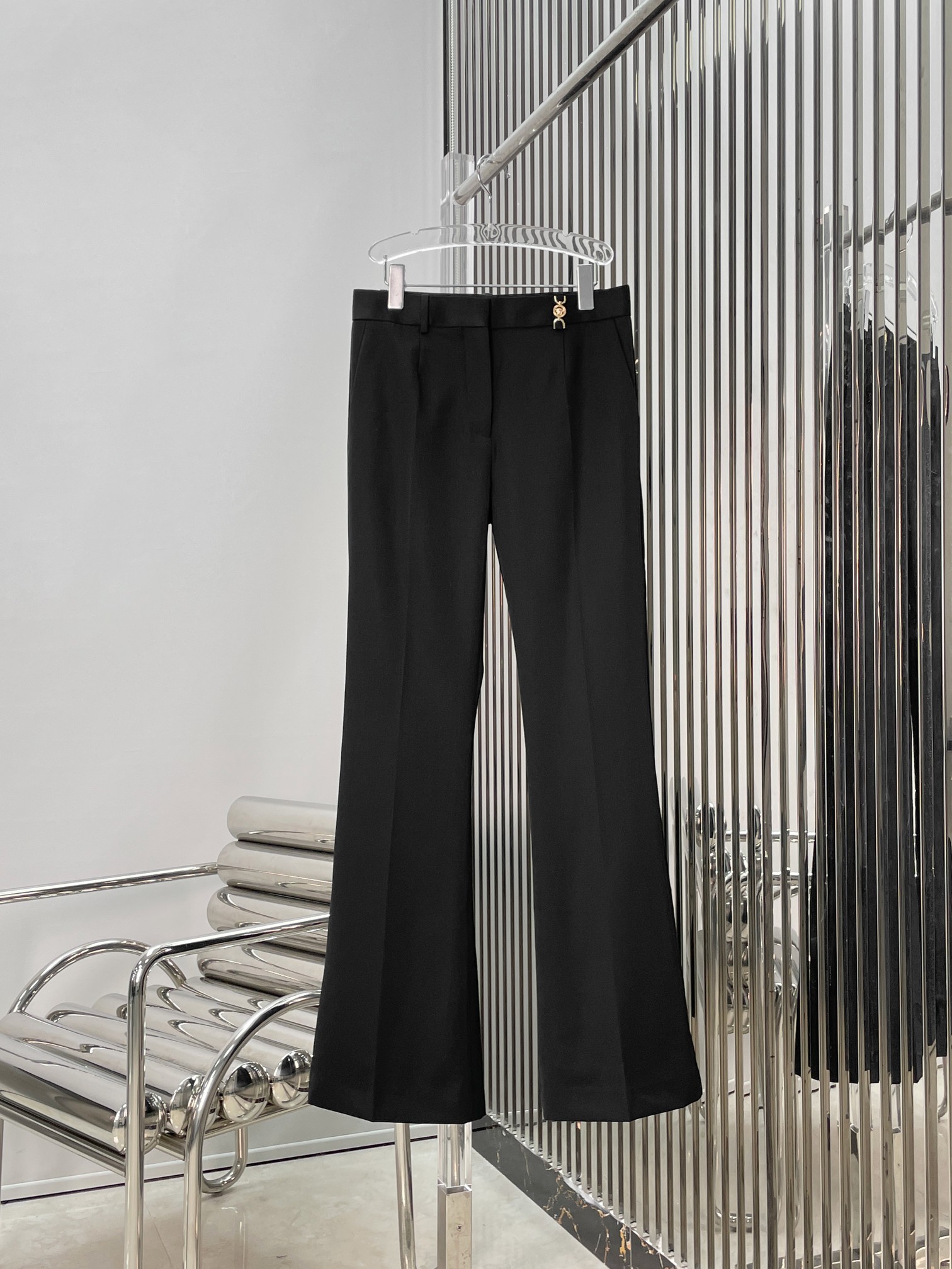 NO:740624,[Love] New style [Love]!  The latest VER 26NEW metal buckle slight crease trousers. Size SML.,,19860909[爱心]新款[爱心]！最新VER 26NEW 金属扣微喇折痕西裤.尺码SML.,,,Women's clothing