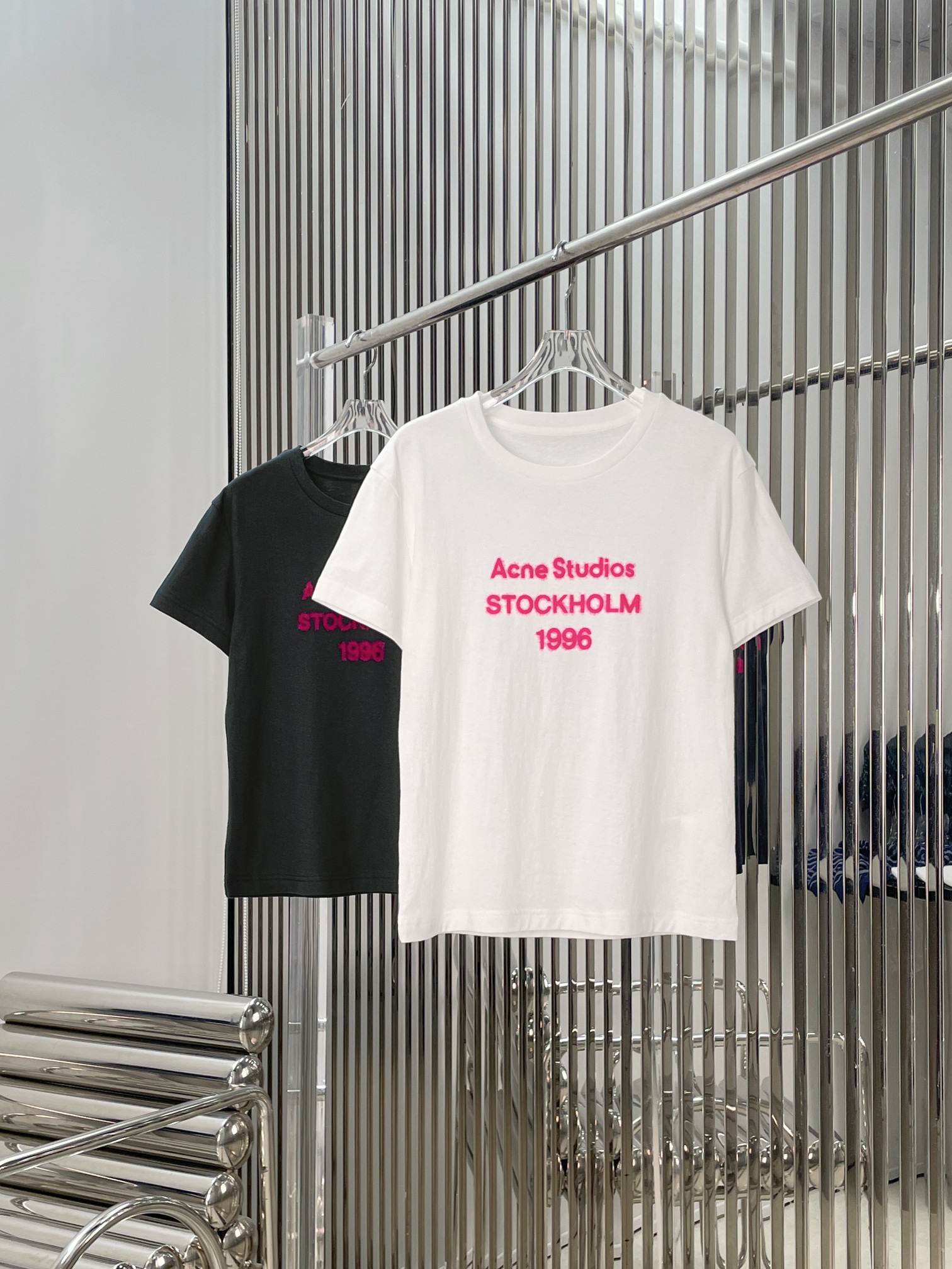 NO:748772,[Love] New style [Love]!  The latest ACNE 26NEW 26 New Year limited 1996 letter flocked short-sleeved T-shirt. Color black, white. Size SML,,acne studios,T-shirt,tees,t-shirt,19860909[爱心]新款[爱心]！最新ACNE 26NEW 26新春限定 1996字母植绒短袖T恤.颜色黑、白.尺码SML,,acne studios,T-shirt,tees，t-shirt,,Women's clothing