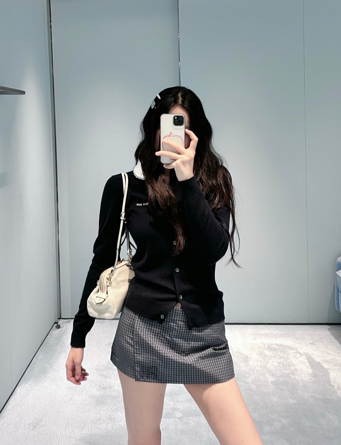 NO:748766,[Love] New style [Love]!  The latest MIU 26NEW doll collar cashmere knitted cardigan. Size SML.,,miumiu,19860909[爱心]新款[爱心]！最新MIU 26NEW 娃娃领羊绒针织开衫.尺码SML.,,miumiu,,Women's clothing