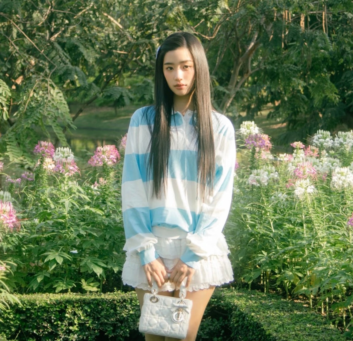 NO:751919,[Love] New style [Love]!  The latest D 26NEW small fresh style blue and white striped polo sweater. Size SML.P,,19860909[爱心]新款[爱心]！最新D 26NEW 小清新风蓝白条纹polo针织衫.尺码SML.P,,,Women's clothing