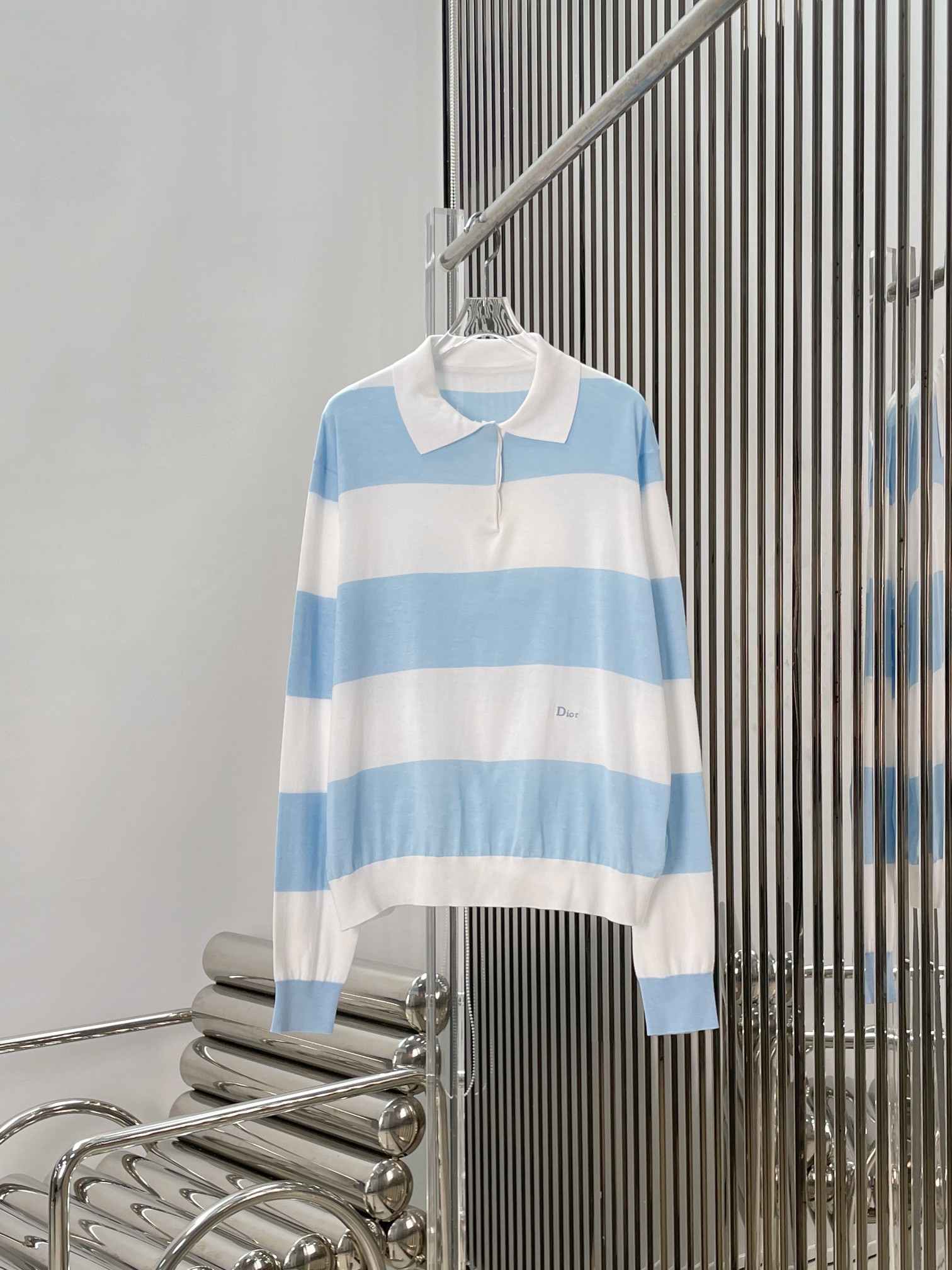 NO:751917,[Love] New style [Love]!  The latest D 26NEW small fresh style blue and white striped polo sweater. Size SML.,,19860909[爱心]新款[爱心]！最新D 26NEW 小清新风蓝白条纹polo针织衫.尺码SML.,,,Women's clothing