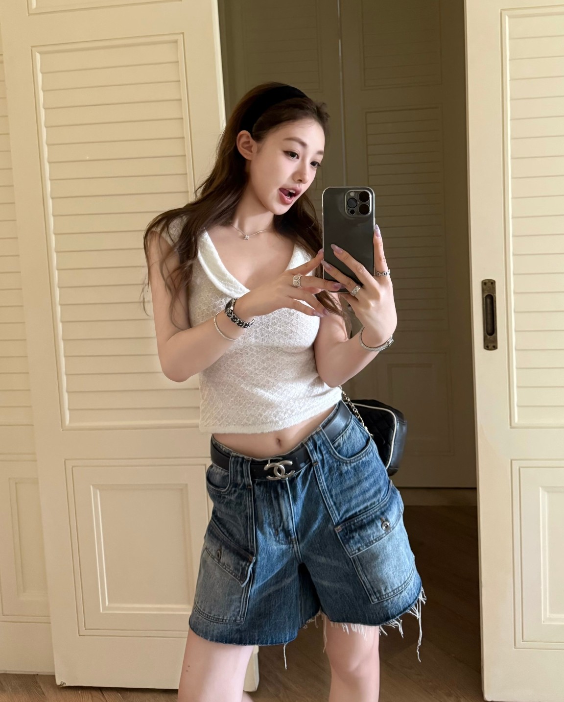 NO:752940,[Love] New style [Love]!  The latest MIU 26NEW raw edge distressed workwear denim shorts. Size SML.,,miumiu,shorts,19860909[爱心]新款[爱心]！最新MIU 26NEW 毛边做旧工装牛仔短裤.尺码SML.,,miumiu,shorts,,Women's clothing