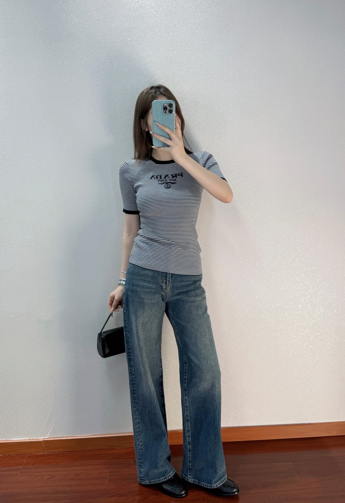 NO:753444,[Love] New style [Love]!  Latest PR 26NEW letter embroidered mulberry silk striped short-sleeved sweater. Size SML.,,T-shirt,19860909[爱心]新款[爱心]！最新PR 26NEW 字母刺绣桑蚕丝条纹短袖针织衫.尺码SML.,,T-shirt,,Women's clothing