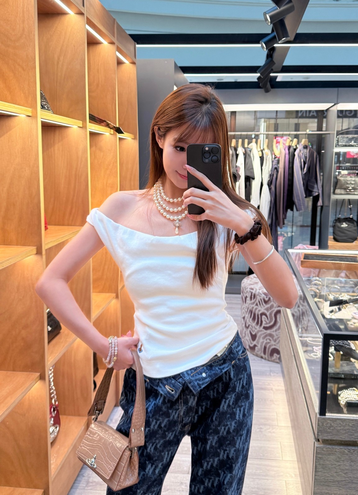 NO:757983,[Love] New style [Love]!  The latest VIVI 25NEW Queen Mother Saturn embroidered swing collar camisole. Size SML.P,,19860909[爱心]新款[爱心]！最新VIVI 25NEW 西太后土星刺绣荡领吊带背心.尺码SML.P,,,Women's clothing