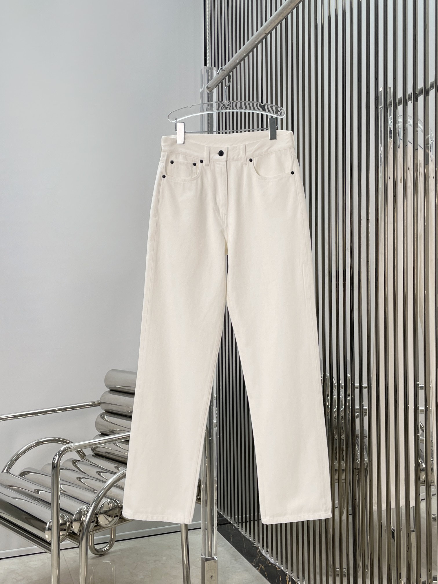 NO:757990,[Love] New style [Love]!  The latest THE R 26NEW white straight jeans. Size SML.P,,jeans,19860909[爱心]新款[爱心]！最新THE R 26NEW 白色直筒牛仔裤.尺码SML.P,,jeans,,Women's clothing