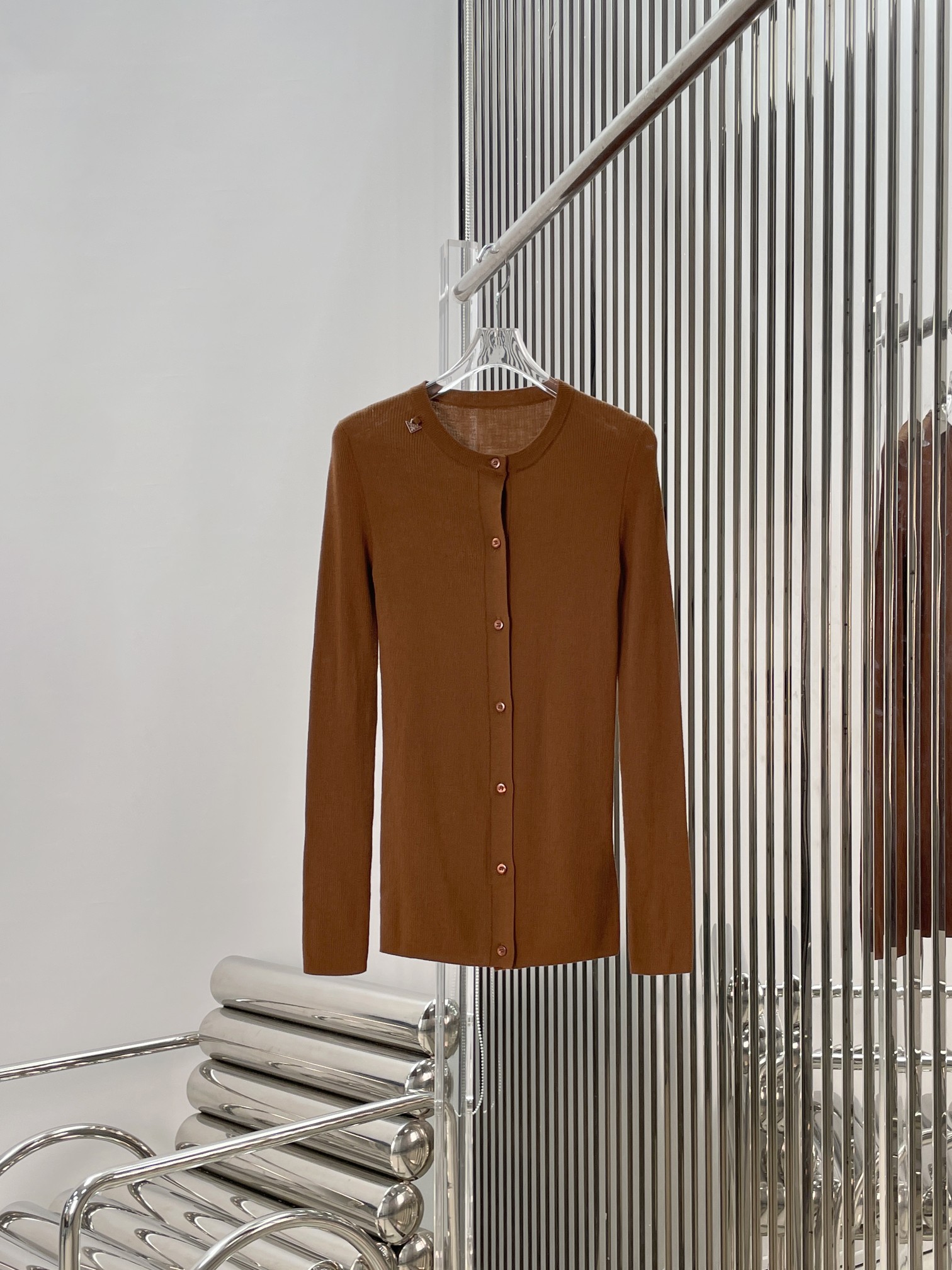 NO:910572,[Love] New style [Love]!  The latest PR 26NEW triangle logo wool knitted long-sleeved cardigan. Size SML.,,19860909[爱心]新款[爱心]！最新PR 26NEW 三角标羊毛针织长袖开衫.尺码SML.,,,Women's clothing