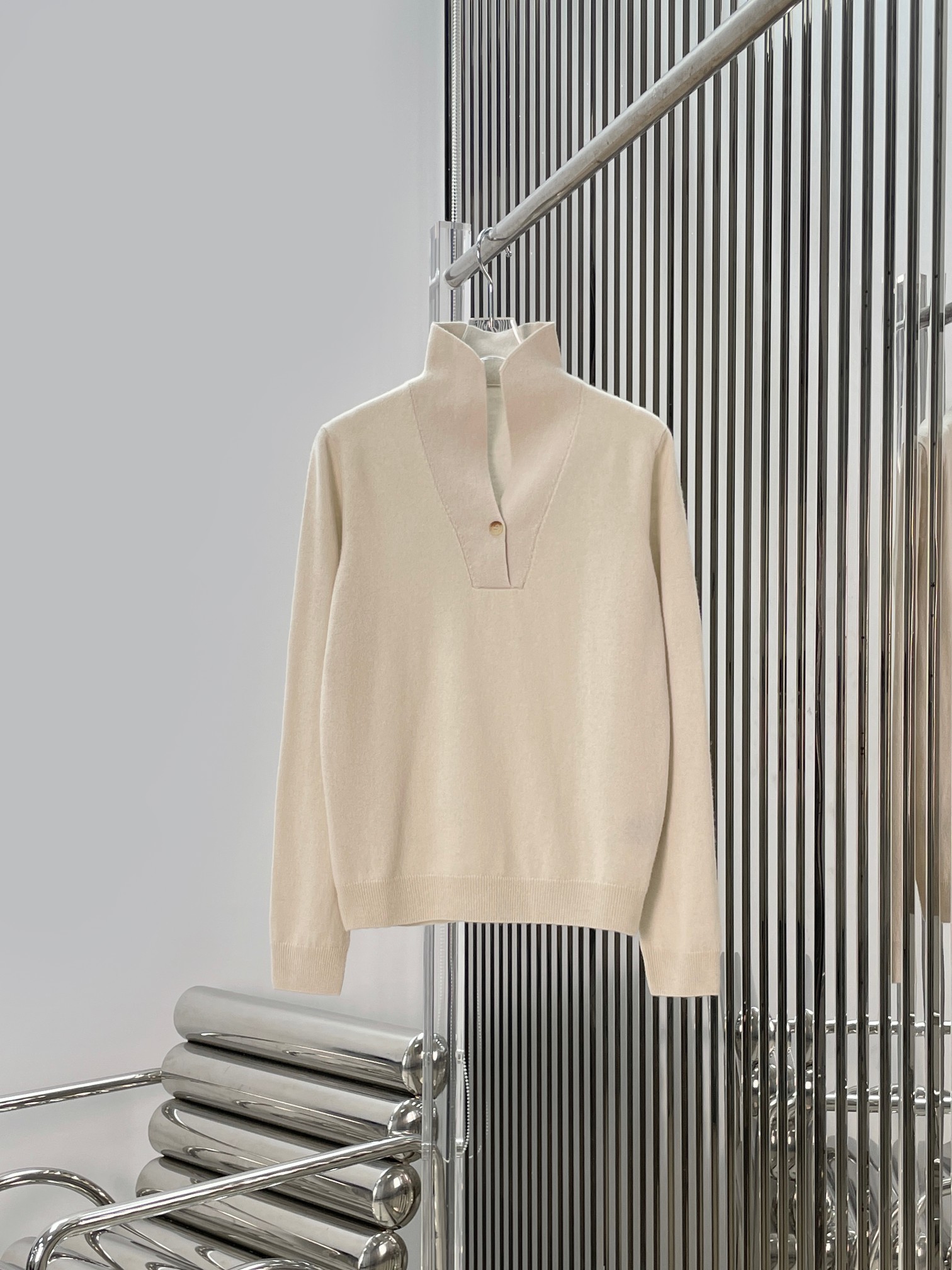 NO:761137,[Love] New style [Love]!  The latest LP 26NEW cashmere stand collar long-sleeved sweater. Size SML.P, loro piana,19860909[爱心]新款[爱心]！最新LP 26NEW 羊绒立领长袖针织衫.尺码SML.P,,loro piana,,Women's clothing