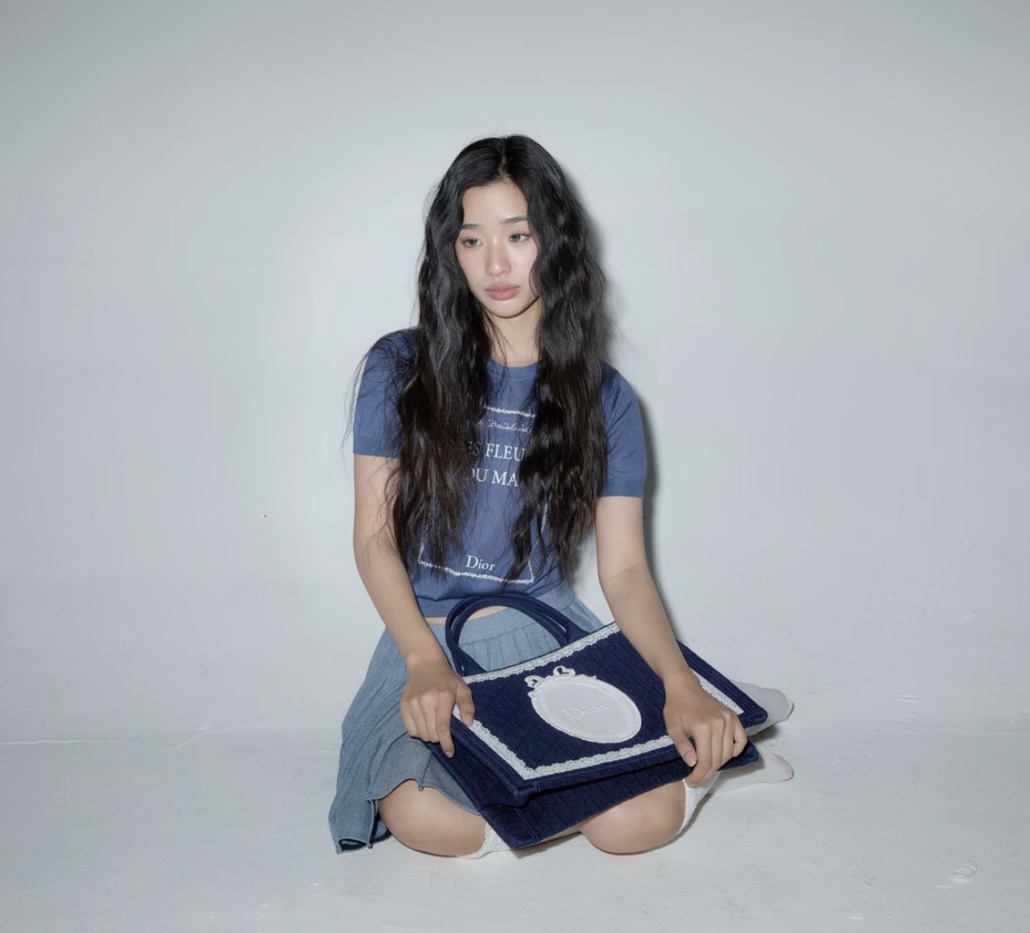 NO:762299,[Love] New style [Love]!  The latest D 26NEW letter printed short-sleeved knitted top. Size SML.P,,T-shirt,19860909[爱心]新款[爱心]！最新D 26NEW 字母印花短袖针织上衣.尺码SML.P,,T-shirt,,Women's clothing