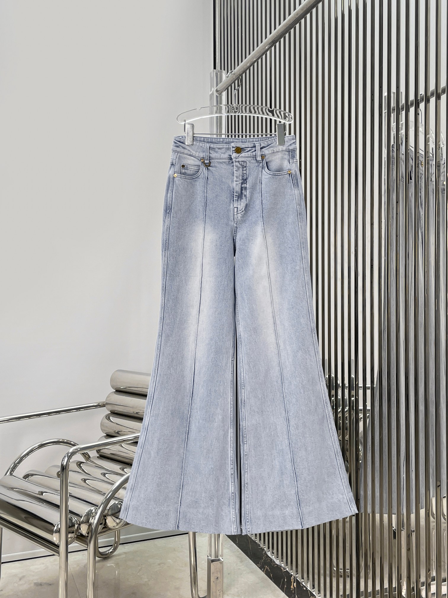 NO:797507,[Love] New style [Love]!  The latest Zimm 26NEW washed distressed line denim flared pants. Size: S M L.,,19860909[爱心]新款[爱心]！最新Zimm 26NEW 洗水做旧线条牛仔喇叭裤.尺码:S M L.,,,Women's clothing