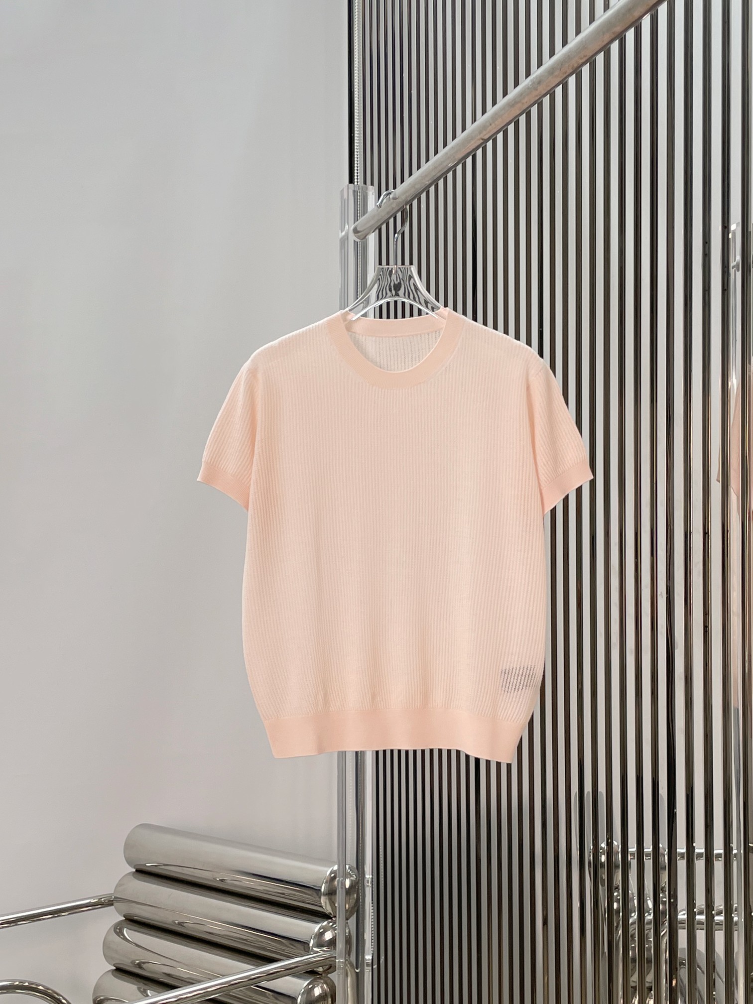 NO:797495,[Love] New style [Love]!  The latest LP 26NEW round neck short-sleeved knitted top. Size: S M L.P,, loro piana, T-shirt,19860909[爱心]新款[爱心]！最新LP 26NEW圆领短袖针织上衣 .尺码:S M L.P,,loro piana,T-shirt,,Women's clothing