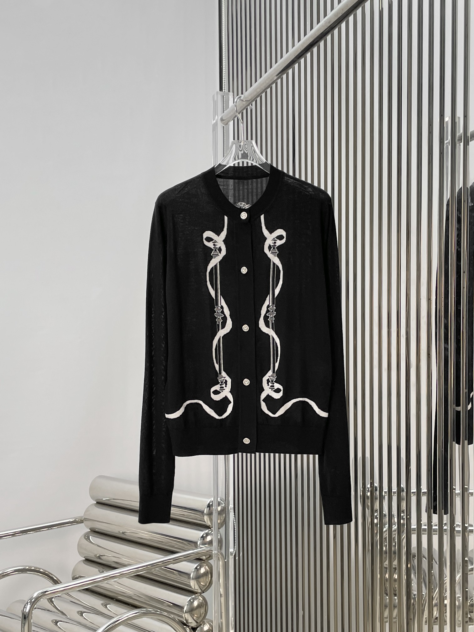 NO:797924,[Love] New style [Love]! The latest H 26NEW horse flower embroidered knitted cardigan. Size: S M L.P,, hermes,19860909[爱心]新款[爱心]!最新H 26NEW爱马花卉刺绣针织开衫.尺码:S M L.P,,hermes,,Women's clothing