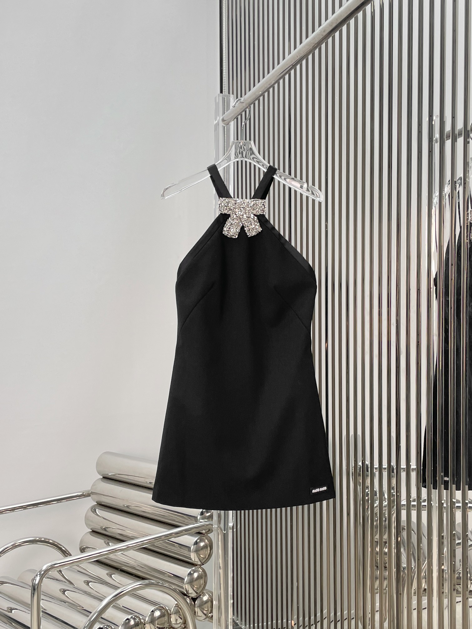 NO:797918,[Love] New style [Love]! The latest MIU 26NEW diamond-encrusted bow waist dress. Size: S M L.P,,miumiu,skirts,19860909[爱心]新款[爱心]!最新MIU 26NEW 镶钻蝴蝶结收腰连衣裙.尺码: S M L.P,,miumiu,skirts,,Women's clothing