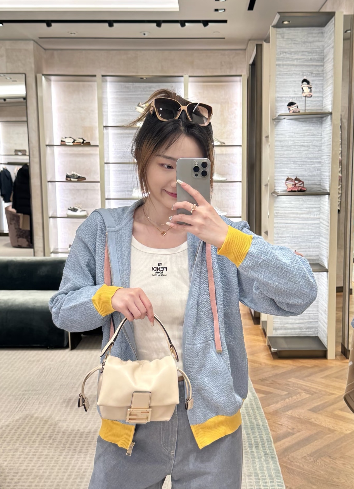 NO:797936,[Love] New style [Love]!  The latest FD 26NEW color block printed zipper hooded jacket. Size SML.,,jackets & coats,hats,19860909[爱心]新款[爱心]！最新FD 26NEW 拼色印花拉链连帽外套 .尺码SML.,,jackets & coats,hats,,Women's clothing