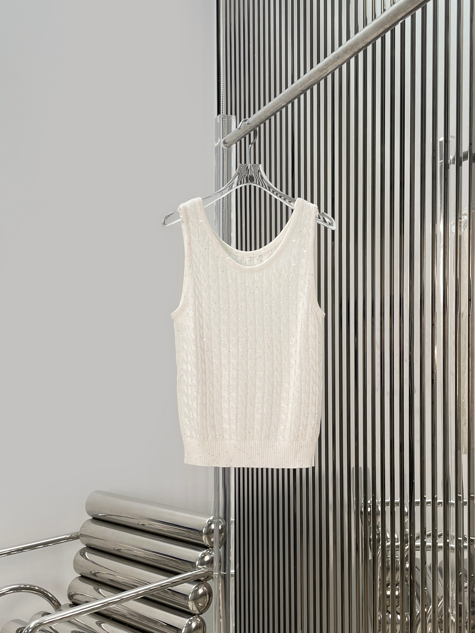 NO:798570,[Love] New style [Love]!  The latest BC 26NEW sequined linen twist knitted cardigan vest. Size SML.,,19860909[爱心]新款[爱心]！最新BC 26NEW 亮片亚麻麻花针织开衫背心.尺码SML.,,,Women's clothing