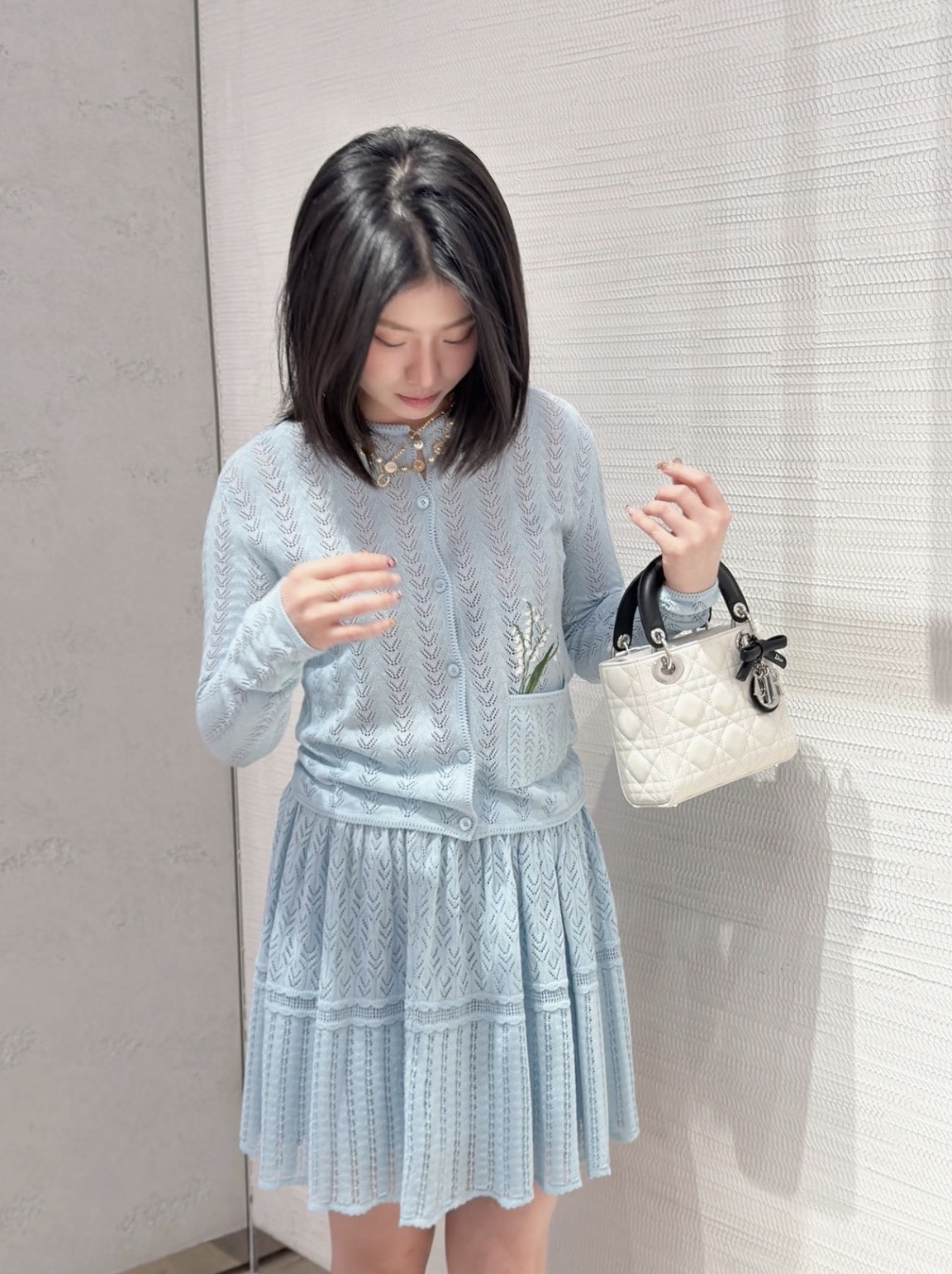 NO:798881,[Love] New style [Love]!  The latest D 26NEW orchid embroidered hollow knitted cardigan. Size SML.,,19860909[爱心]新款[爱心]！最新D 26NEW 兰花刺绣镂空针织开衫.尺码SML.,,,Women's clothing