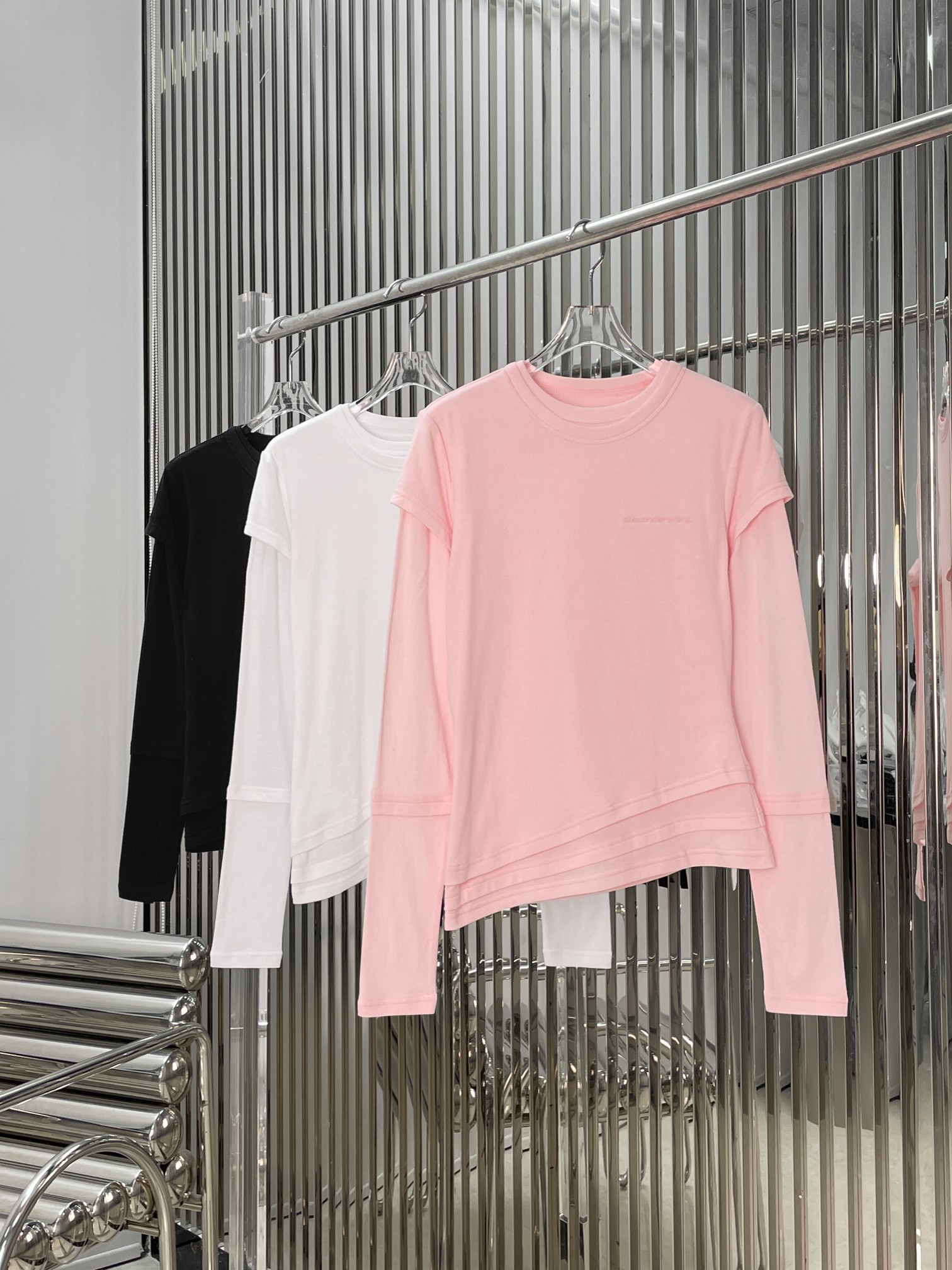 NO:800351,[Love] New style [Love]! Latest AW 26NEW fake two pieces of irregular stacked T-shirts. Color pink, white, black. Size SML.P,, tees, t-shirt,19860909[爱心]新款[爱心]!最新AW 26NEW 假两件不规则叠穿T恤.颜色粉、白、黑.尺码SML.P,,tees，t-shirt,,Women's clothing