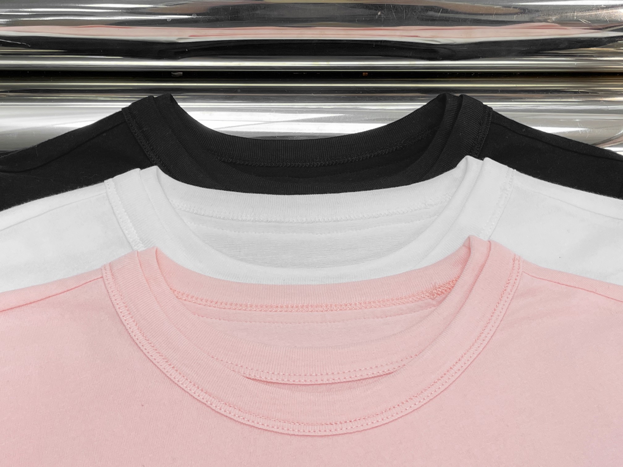 NO:800354,[Love] New style [Love]! The latest AW 26NEW fake two pieces of irregular stacked T-shirts. Colors are pink, white and black. Size SML.,,tees,t-shirt,19860909[爱心]新款[爱心]!最新AW 26NEW 假两件不规则叠穿T恤.颜色粉、白、黑.尺码SML.,,tees，t-shirt,,Women's clothing