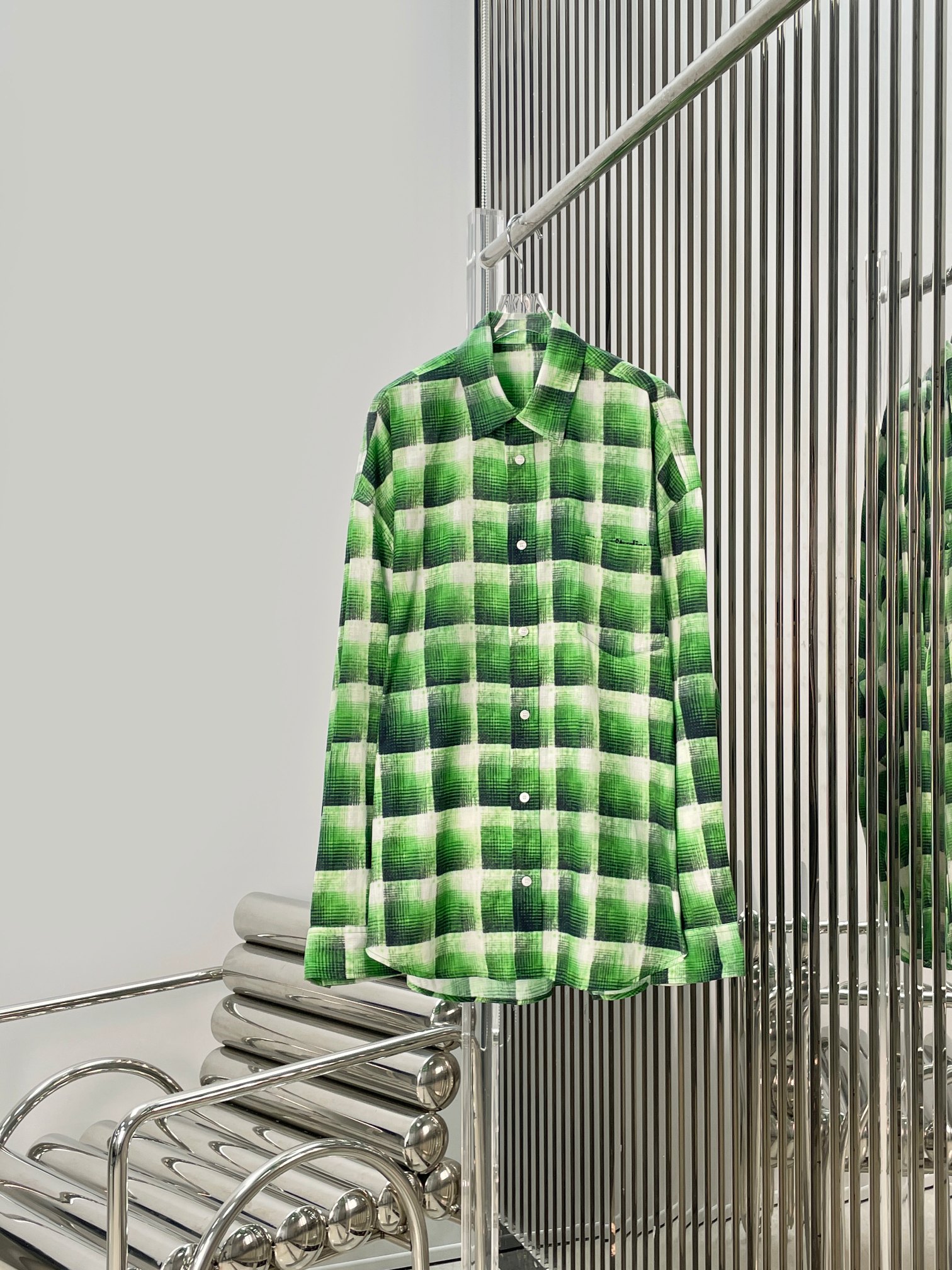 NO:802577,[Love] New style [Love]!  The latest ACNE 26NEW green gradient plaid pocket shirt. Size SML.,,acne studios,shirts,19860909[爱心]新款[爱心]！最新ACNE 26NEW 绿色渐变格纹口袋衬衫.尺码SML.,,acne studios,shirts,,Women's clothing