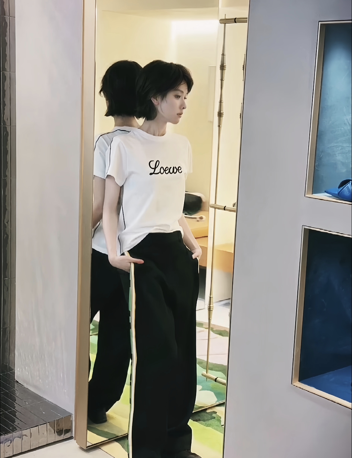 NO:800856,[Love] New style [Love]!  The latest LOE 26NEW letter embroidered line-edged short-sleeved T-shirt. Size SML.,,loewe,T-shirt,tees,t-shirt,19860909[爱心]新款[爱心]！最新 LOE 26NEW 字母刺绣线条边短袖T恤.尺码SML.,,loewe,T-shirt,tees，t-shirt,,Women's clothing