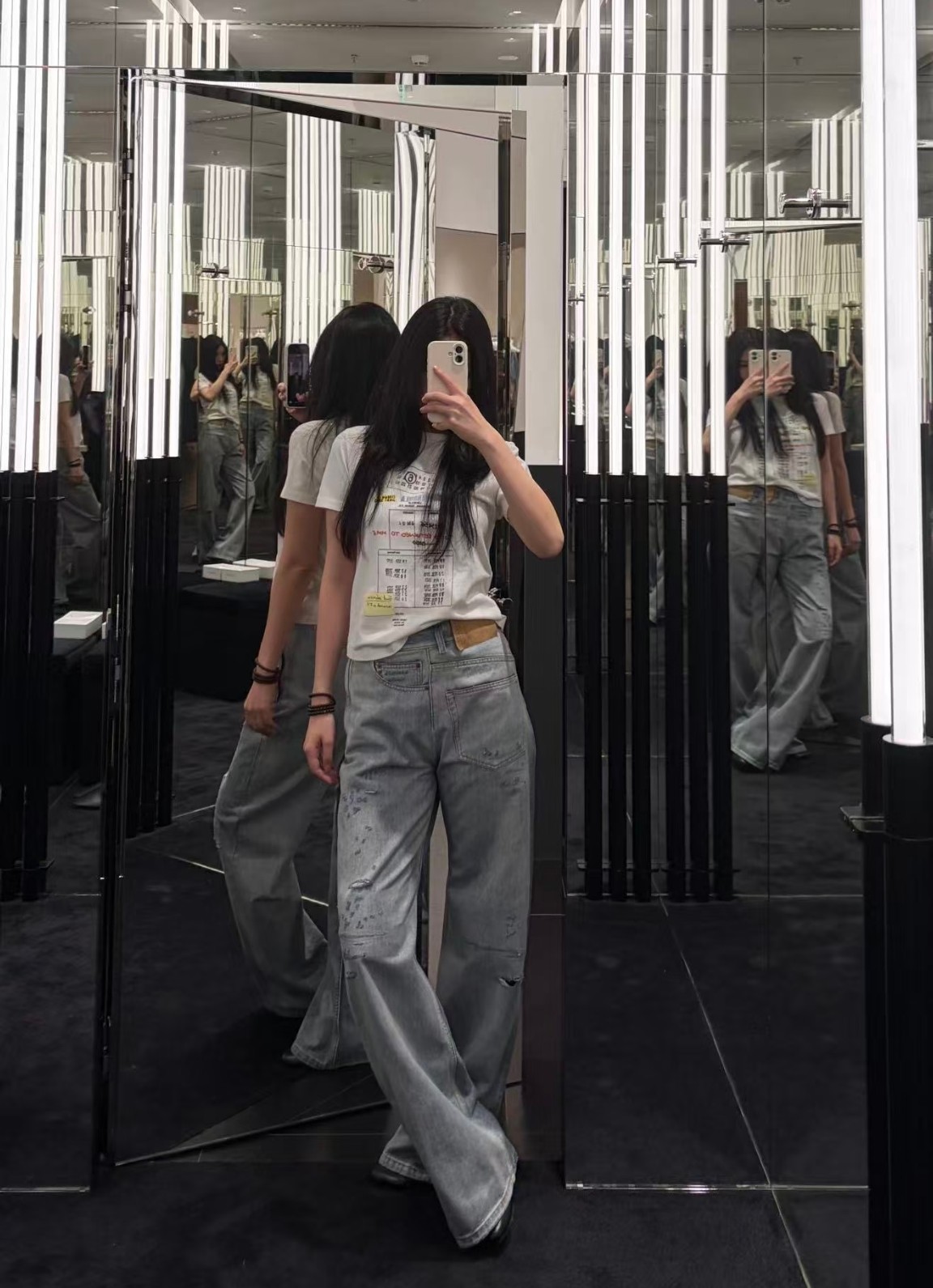 NO:800852,[Love] New style [Love]! The latest MM6 26NEW reverse distressed ripped jeans. Size: XSSML.P,,masion margiela,jeans,19860909[爱心]新款[爱心]!最新MM6 26NEW 反转式做旧破洞牛仔裤.尺码:XSSML.P,,masion margiela,jeans,,Women's clothing