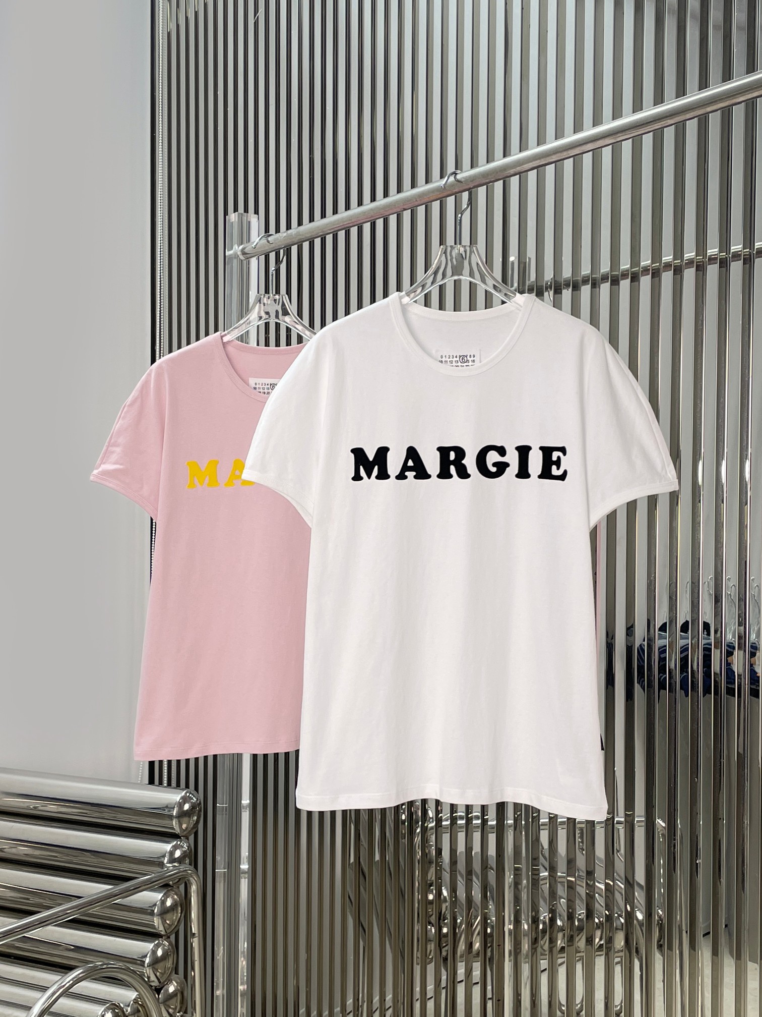 NO:803075,[Love] New style [Love]! The latest MM6 26NEW flocked printed bud sleeve T-shirt. Color pink, white. Size: XS SML.,, masion margiela, tees, t-shirt,19860909[爱心]新款[爱心]!最新MM6 26NEW 植绒印花花苞袖T恤.颜色粉、白.尺码:XS SML.,,masion margiela,tees，t-shirt,,Women's clothing