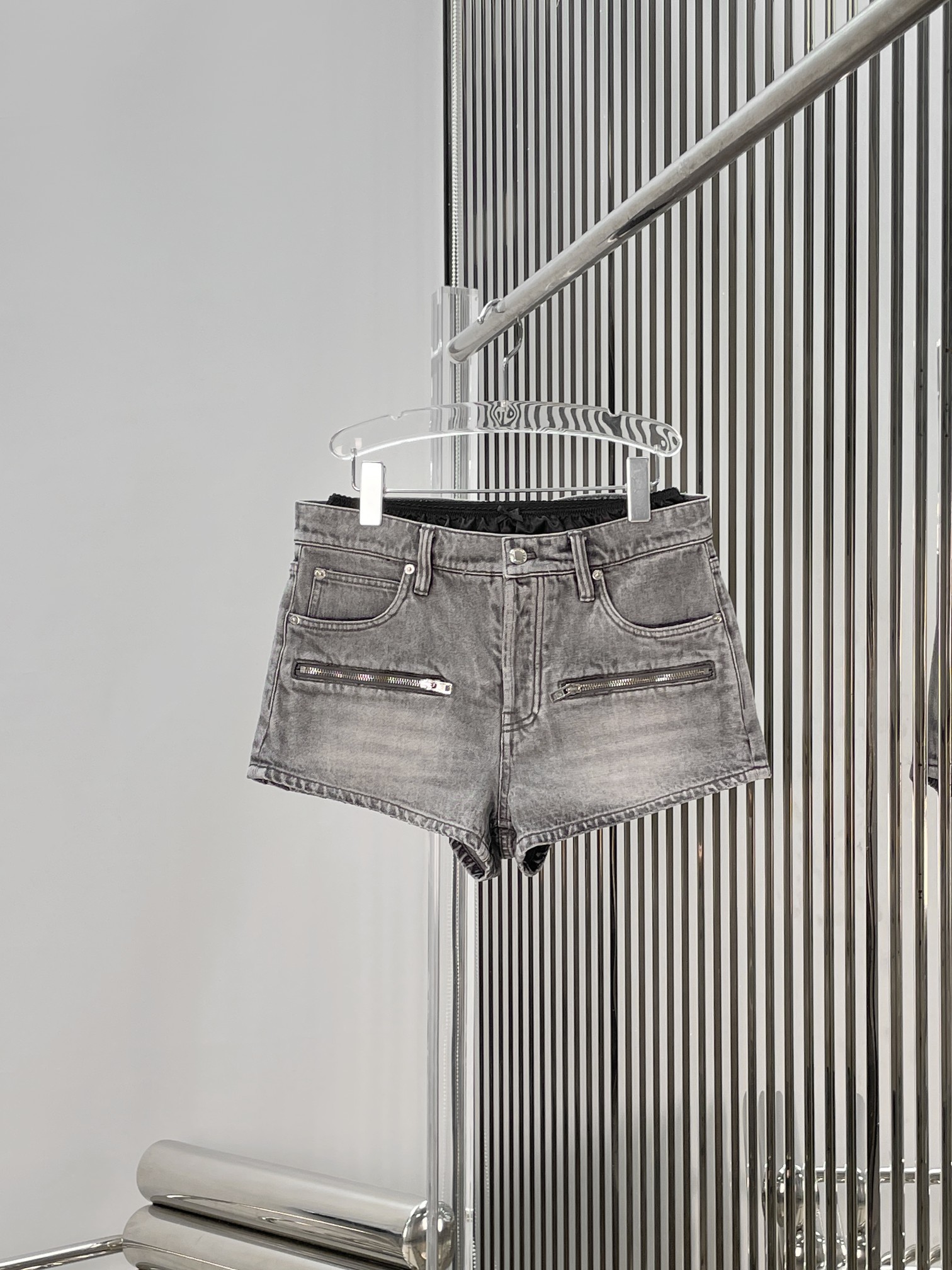 NO:800858,[Love] New style [Love]! Latest AW 26NEW lace edge zipper pocket denim shorts. Size XS SML.,,shorts,19860909[爱心]新款[爱心]!最新AW 26NEW 蕾丝边拉链口袋牛仔短裤.尺码XS SML.,,shorts,,Women's clothing