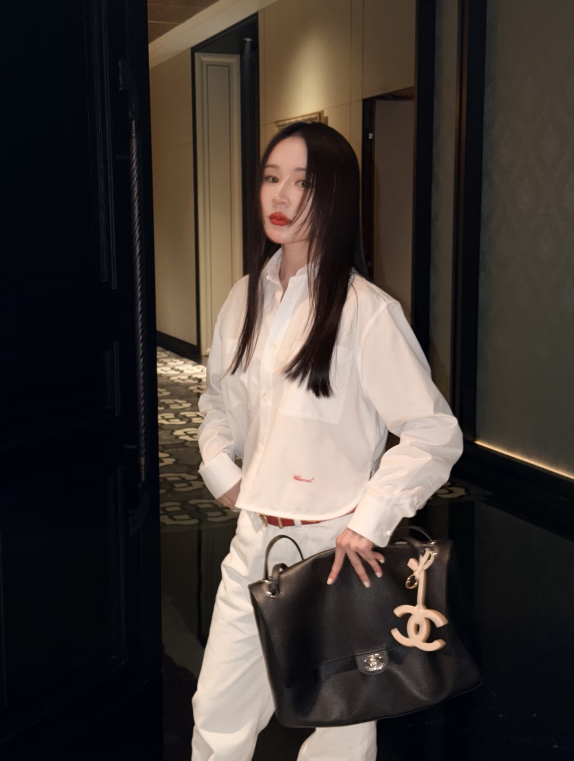 NO:802591,[Love] New style [Love]!  The latest CH 26NEW pearl button chain trim short pocket shirt. Size XS SML.P,,shirts,19860909[爱心]新款[爱心]！最新CH 26NEW 珍珠扣链条边短款口袋衬衫.尺码XS SML.P,,shirts,,Women's clothing