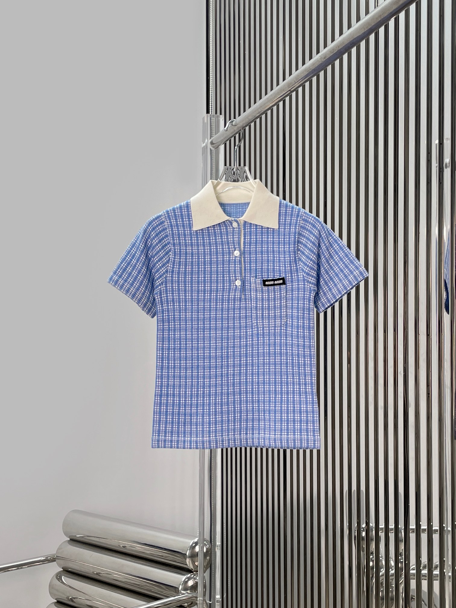 NO:802574,[Love] New style [Love]! The latest MIU 26NEW plaid knitted POLO short top. Size SML.P,,miumiu,19860909[爱心]新款[爱心]!最新MIU 26NEW 格纹针织POLO短上衣.尺码SML.P,,miumiu,,Women's clothing