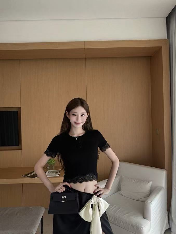 NO:803093,[Love] New style [Love]!  The latest SLP 26NEW lace trim knitted short top. Size XS SML.P, loro piana,19860909[爱心]新款[爱心]！最新SLP 26NEW 蕾丝边针织短上衣.尺码XS SML.P,,loro piana,,Women's clothing