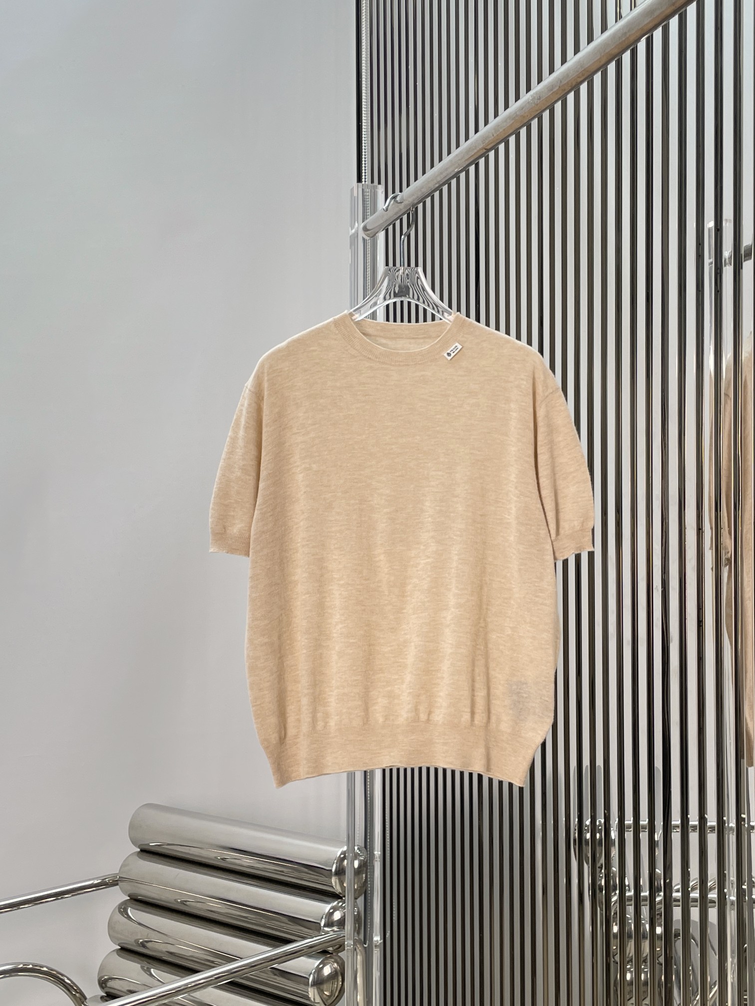 NO:834447,[Love] New style [Love]!  The latest PR 26NEW solid color round neck short-sleeved knitted top. Size SML.,,T-shirt,19860909[爱心]新款[爱心]！最新PR 26NEW 纯色圆领短袖针织上衣.尺码SML.,,T-shirt,,Women's clothing