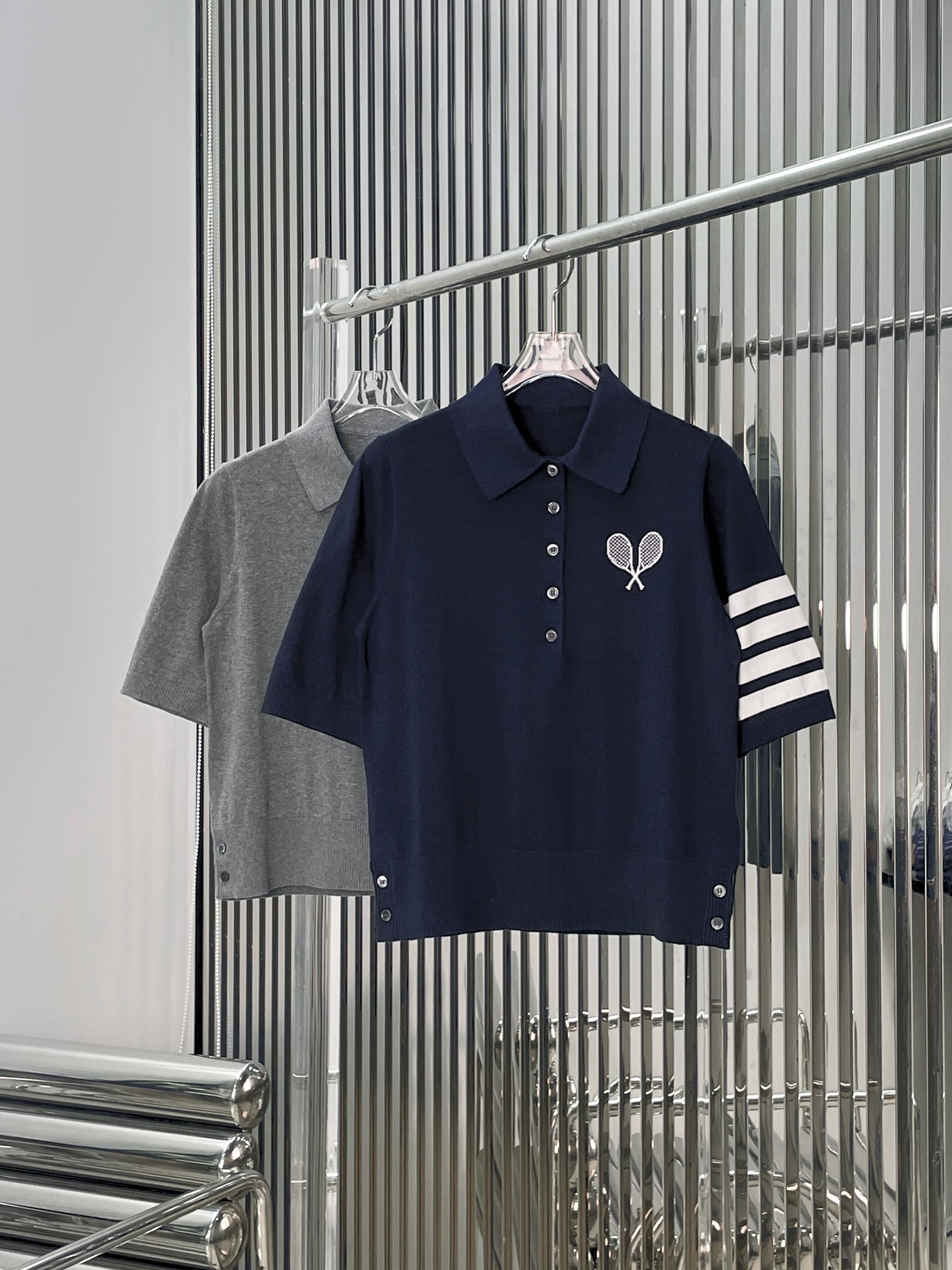 NO:834389,[Love] New style [Love]!  The latest TB 26NEW four-bar tennis racket embroidered POLO shirt. Color gray, navy blue. Size SML.,,19860909[爱心]新款[爱心]！最新TB 26NEW 四杠网球拍刺绣POLO衫.颜色灰、藏蓝.尺码SML.,,,Women's clothing