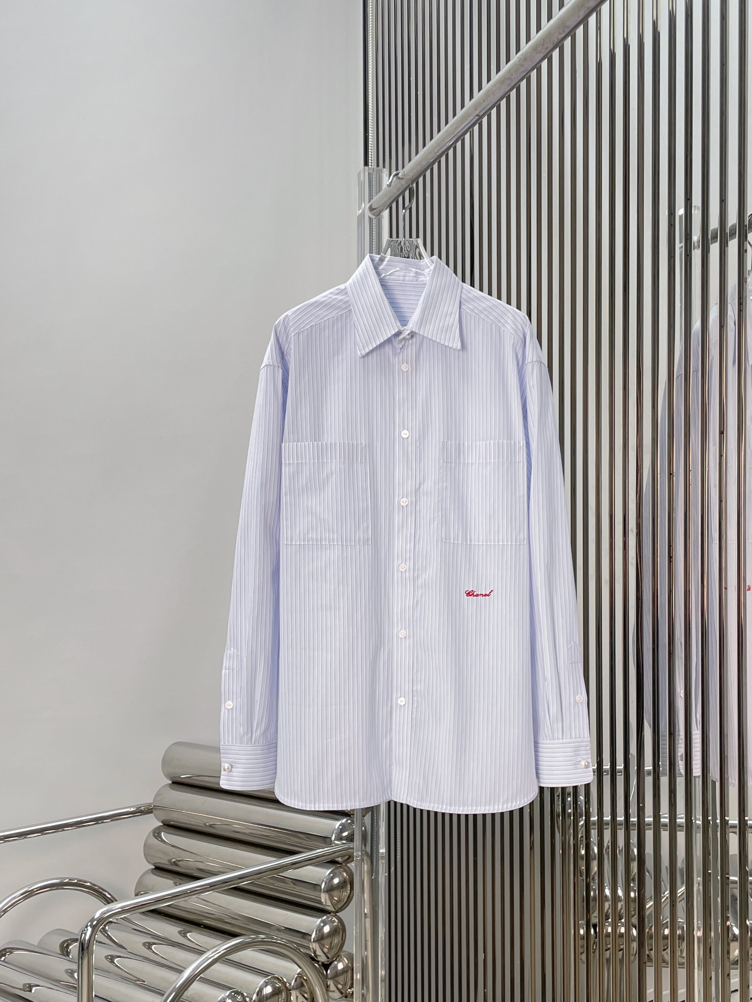 NO:836582,[Love] New style [Love]!  The latest CH 26NEW striped letters embroidered pearl button chain long shirt. Size XS SML.,,shirts,19860909[爱心]新款[爱心]！最新CH 26NEW 条纹字母刺绣珍珠扣链条长款衬衫.尺码XS SML.,,shirts,,Women's clothing