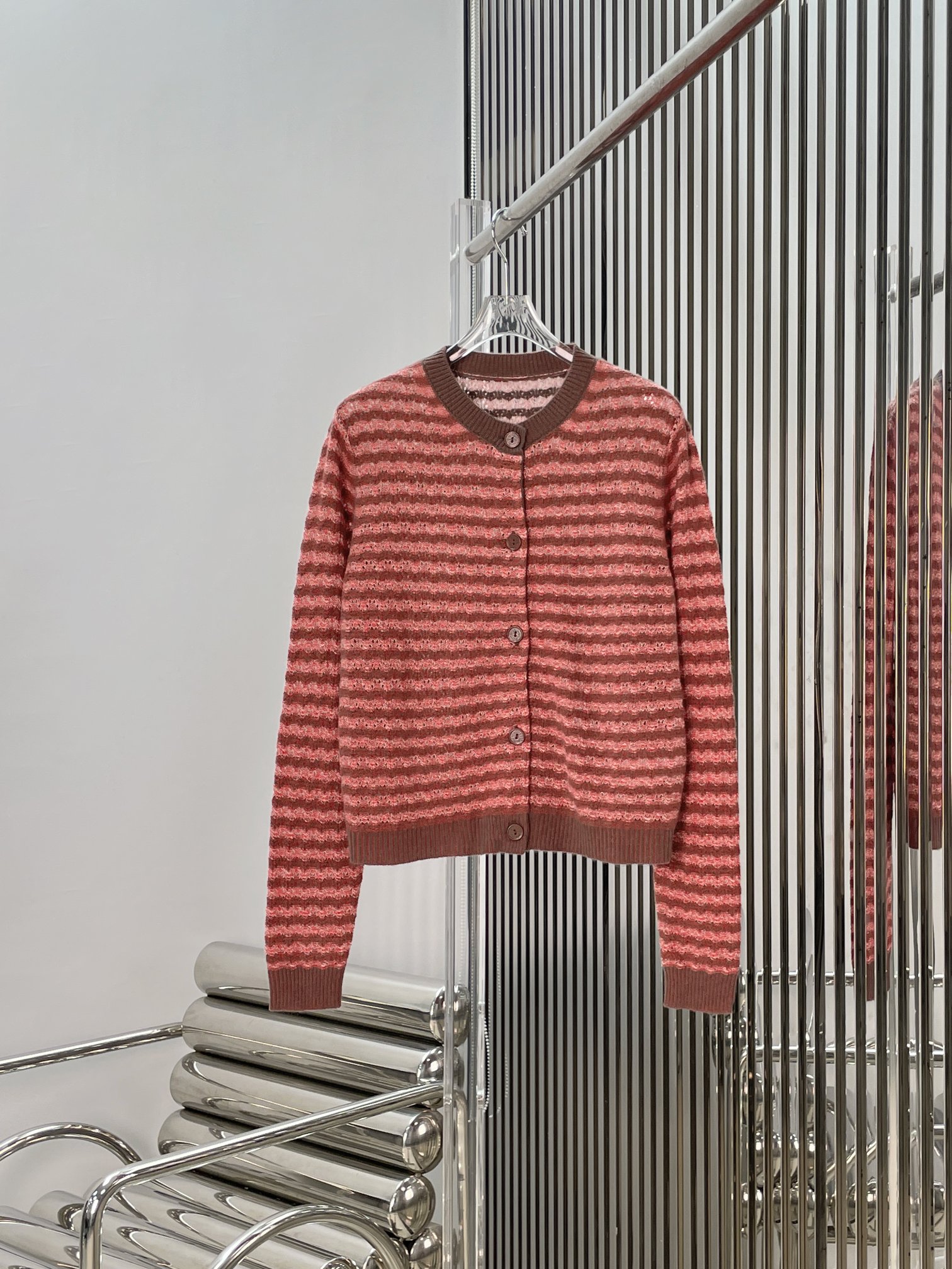 NO:837873,[Love] New style [Love]! The latest BAR 26NEW color block striped round neck knitted cardigan and suspender skirt slim suit. Knitted cardigan + suspender skirt. Size: SML. Jackets and dresses, skirts, jackets & coats,19860909[爱心]新款[爱心]!最新BAR 26NEW 拼色条纹圆领针织开衫吊带裙修身套装.针织开衫+吊带裙.尺码: SML.外套连衣裙,,skirts,jackets & coats,,Women's clothing