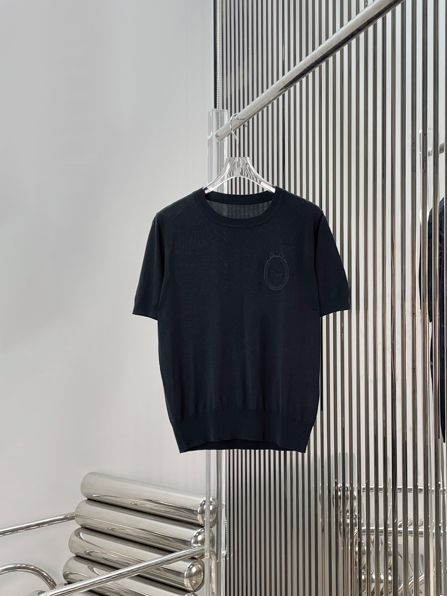 NO:836571,[Love] New style [Love]!  The latest D 26NEW round neck embroidered knitted short top. Size SML.,,19860909[爱心]新款[爱心]！最新D 26NEW 圆领刺绣针织短上衣.尺码SML.,,,Women's clothing