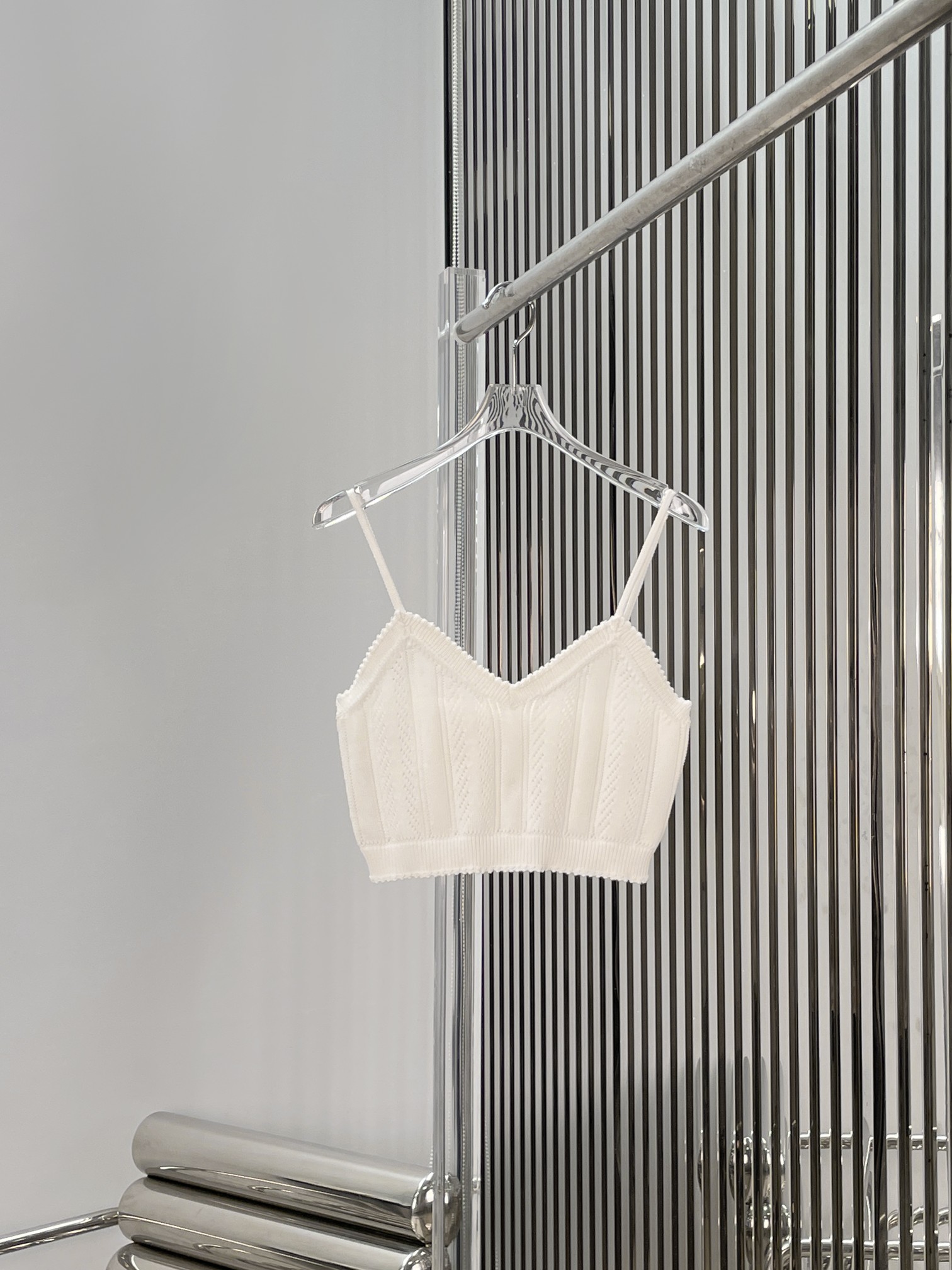 NO:837893,[Love] New style [Love]!  The latest PR 26NEW hollow crochet knitted camisole short vest. Size SML.,,19860909[爱心]新款[爱心]！最新PR 26NEW 镂空钩花针织吊带短款背心.尺码SML.,,,Women's clothing