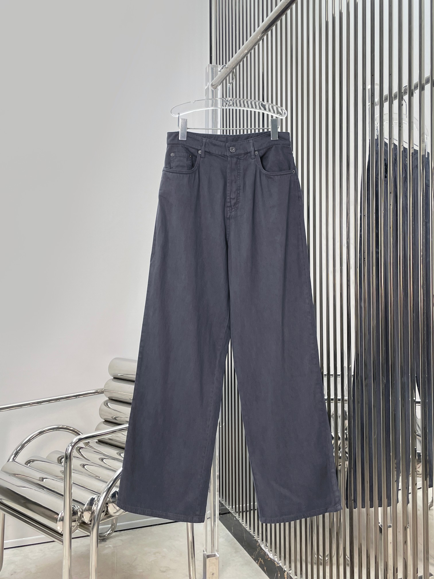 NO:836562,[Love] New style [Love]! The latest MIU 26NEW logo embroidered straight pocket jeans. Size XS SML.,,miumiu,jeans,19860909[爱心]新款[爱心]!最新MIU 26NEW 徽标刺绣直筒口袋牛仔裤.尺码XS SML.,,miumiu,jeans,,Women's clothing
