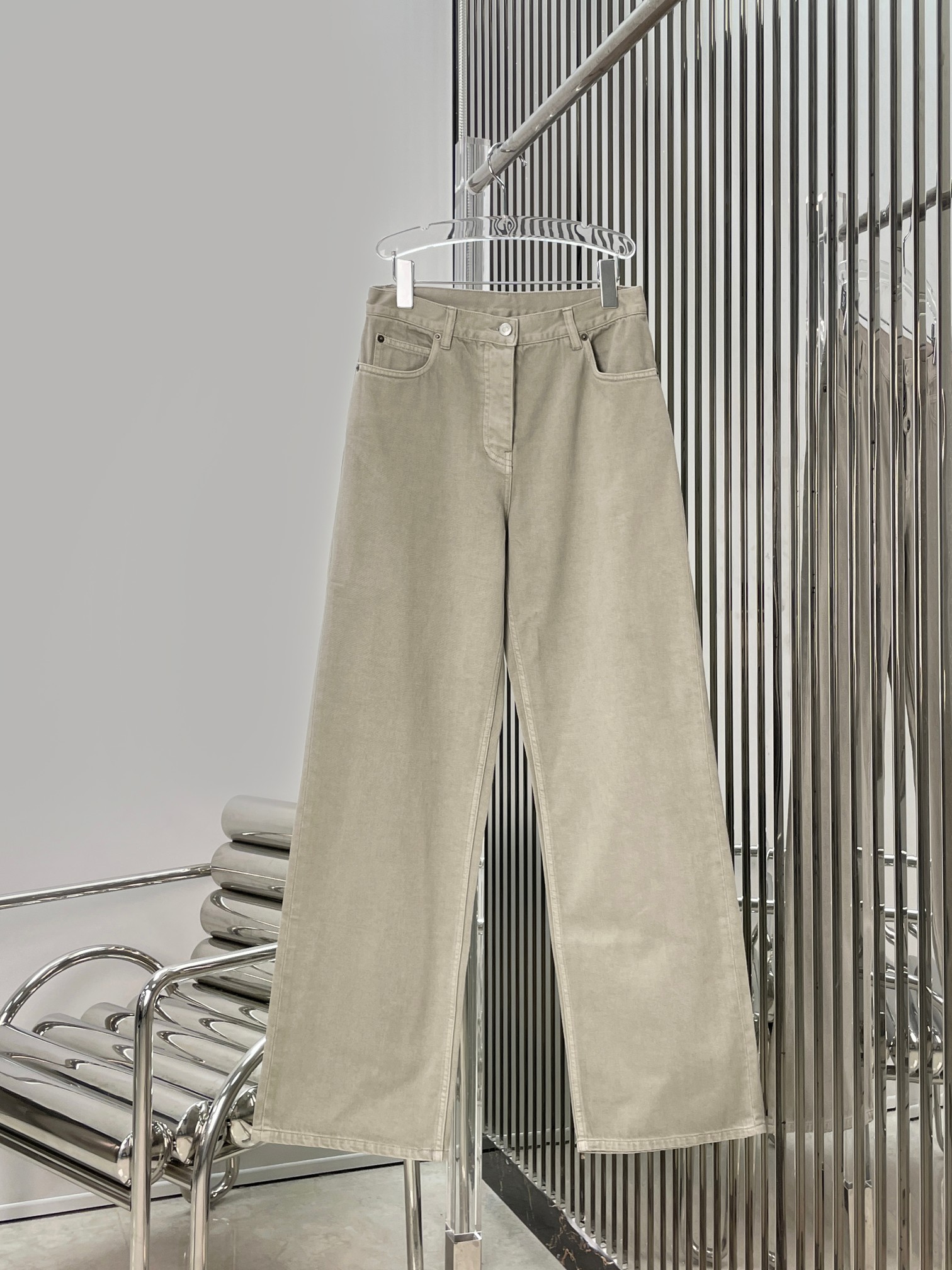 NO:871139,[Love] New style [Love]!  The latest THE ROW 26NEW minimalist distressed straight jeans. Size XS SML.,,jeans,19860909[爱心]新款[爱心]！最新THE ROW 26NEW 极简做旧直筒牛仔裤.尺码XS SML.,,jeans,,Women's clothing