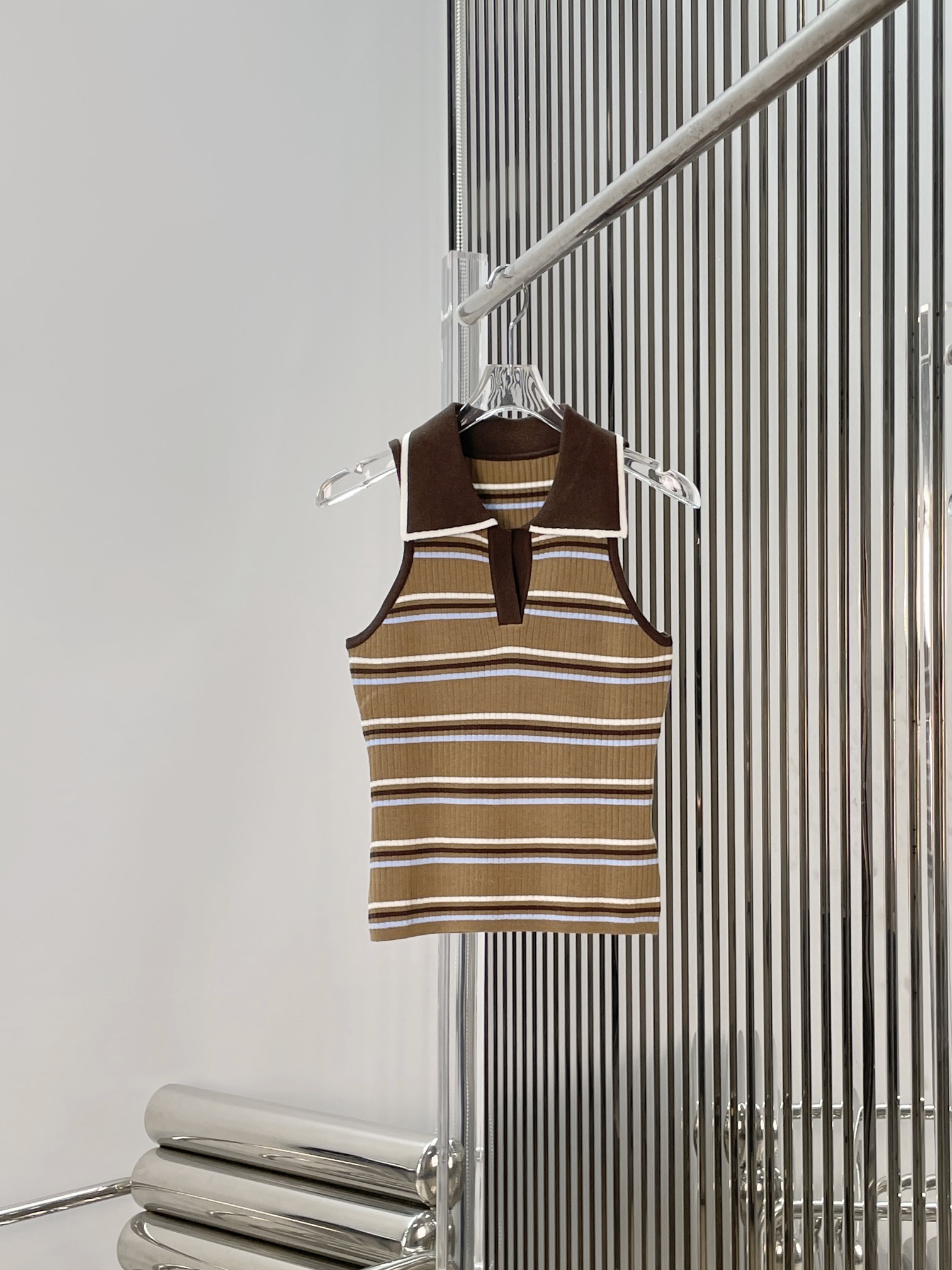 NO:871196,[Love] New style [Love]!  The latest ANN 26NEW striped sleeveless lapel knitted vest. Size SML.,,19860909[爱心]新款[爱心]！最新ANN 26NEW 条纹无袖翻领针织背心.尺码SML.,,,Women's clothing