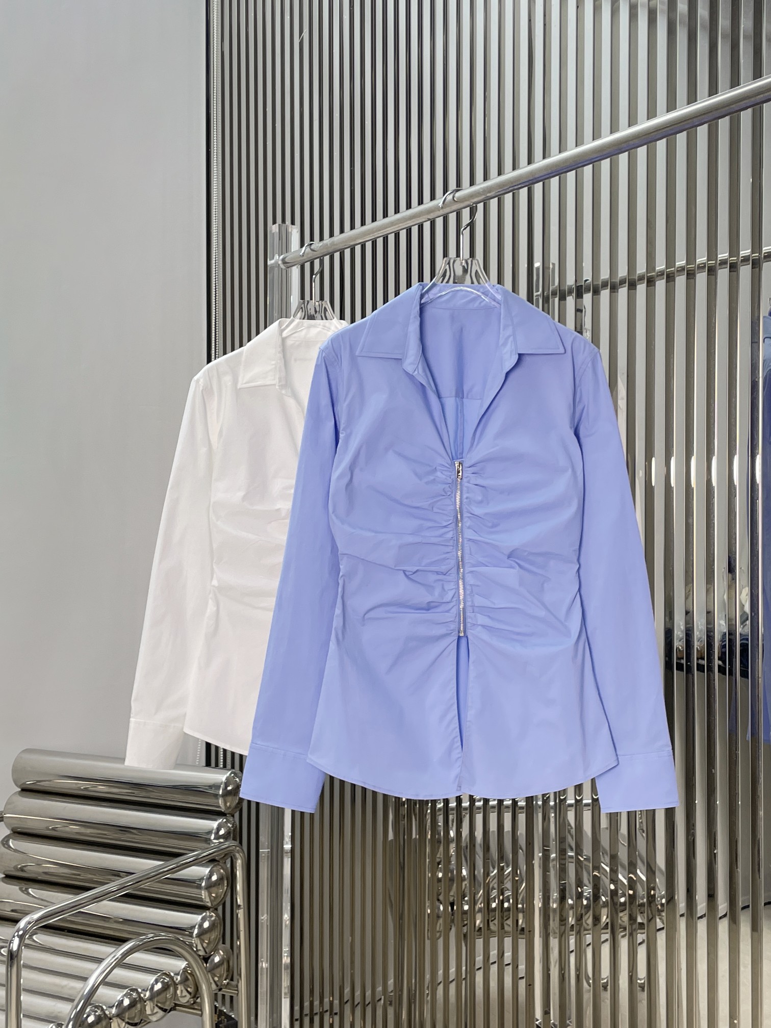 NO:862010,[Love] New style [Love]! Latest AW 26NEW design zipper pleated waist shirt. Color white, blue. Size XS SML.,,shirts,19860909[爱心]新款[爱心]!最新AW 26NEW 设计感拉链褶皱收腰衬衫.颜色白、蓝.尺码XS SML.,,shirts,,Women's clothing
