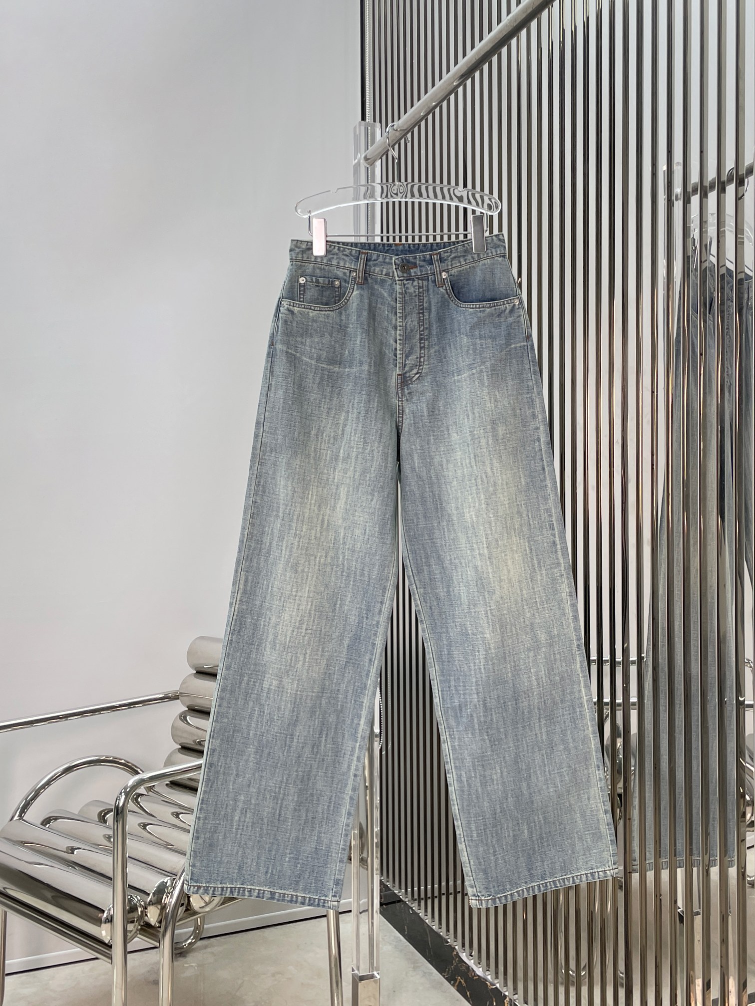 NO:885252,[Love] New style [Love]! The latest MIU 26NEW washed wide-leg jeans with embroidered letters. Size XS SML.,,miumiu,jeans,19860909[爱心]新款[爱心]!最新MIU 26NEW 水洗刺绣字母阔腿牛仔裤.尺码XS SML.,,miumiu,jeans,,Women's clothing