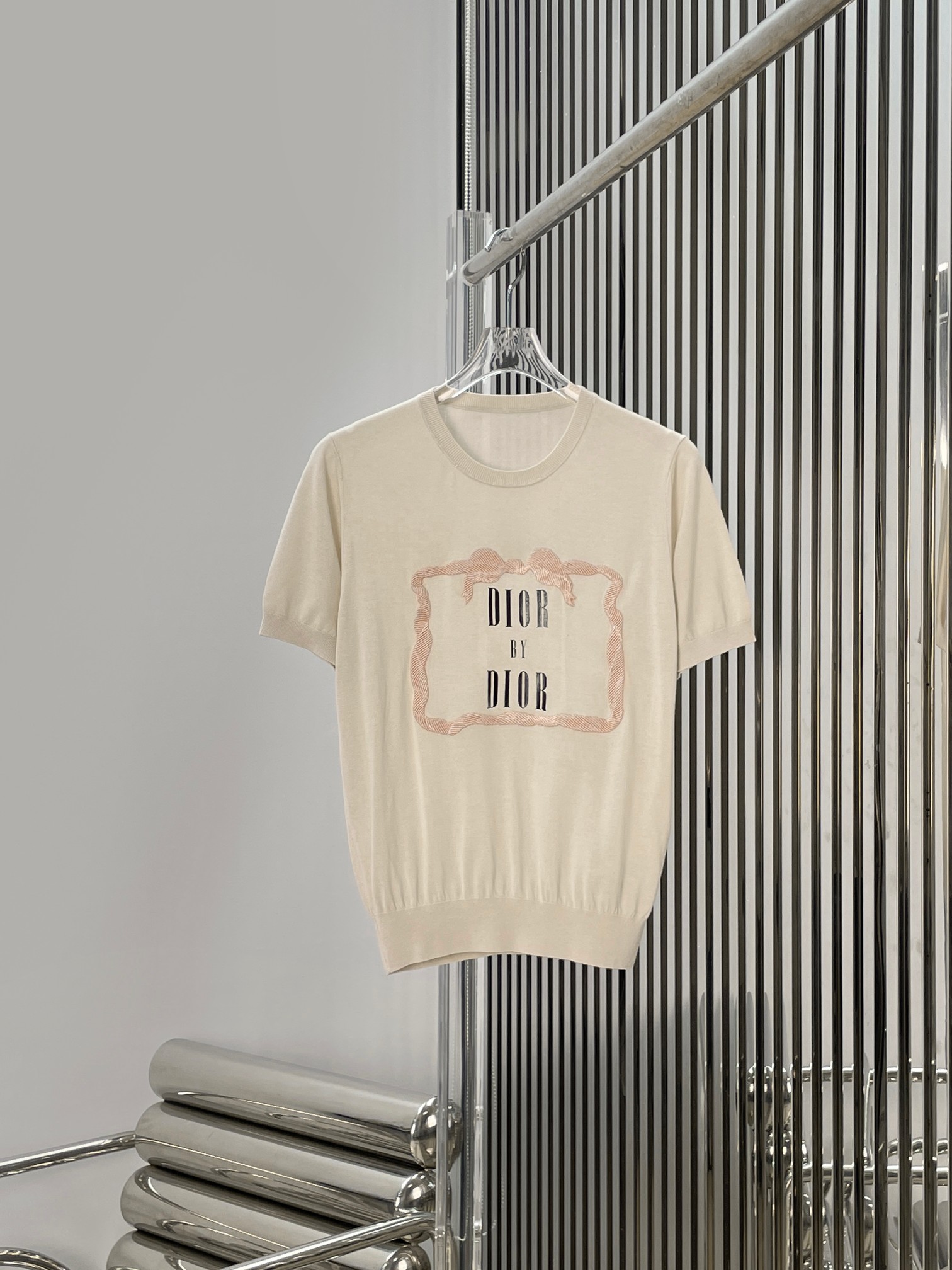 NO:867636,[Love] New style [Love]!  The latest D 26NEW letter printed round neck short-sleeved sweater. Size SML.,,T-shirt,19860909[爱心]新款[爱心]！最新D 26NEW 字母印花圆领短袖针织衫.尺码SML.,,T-shirt,,Women's clothing